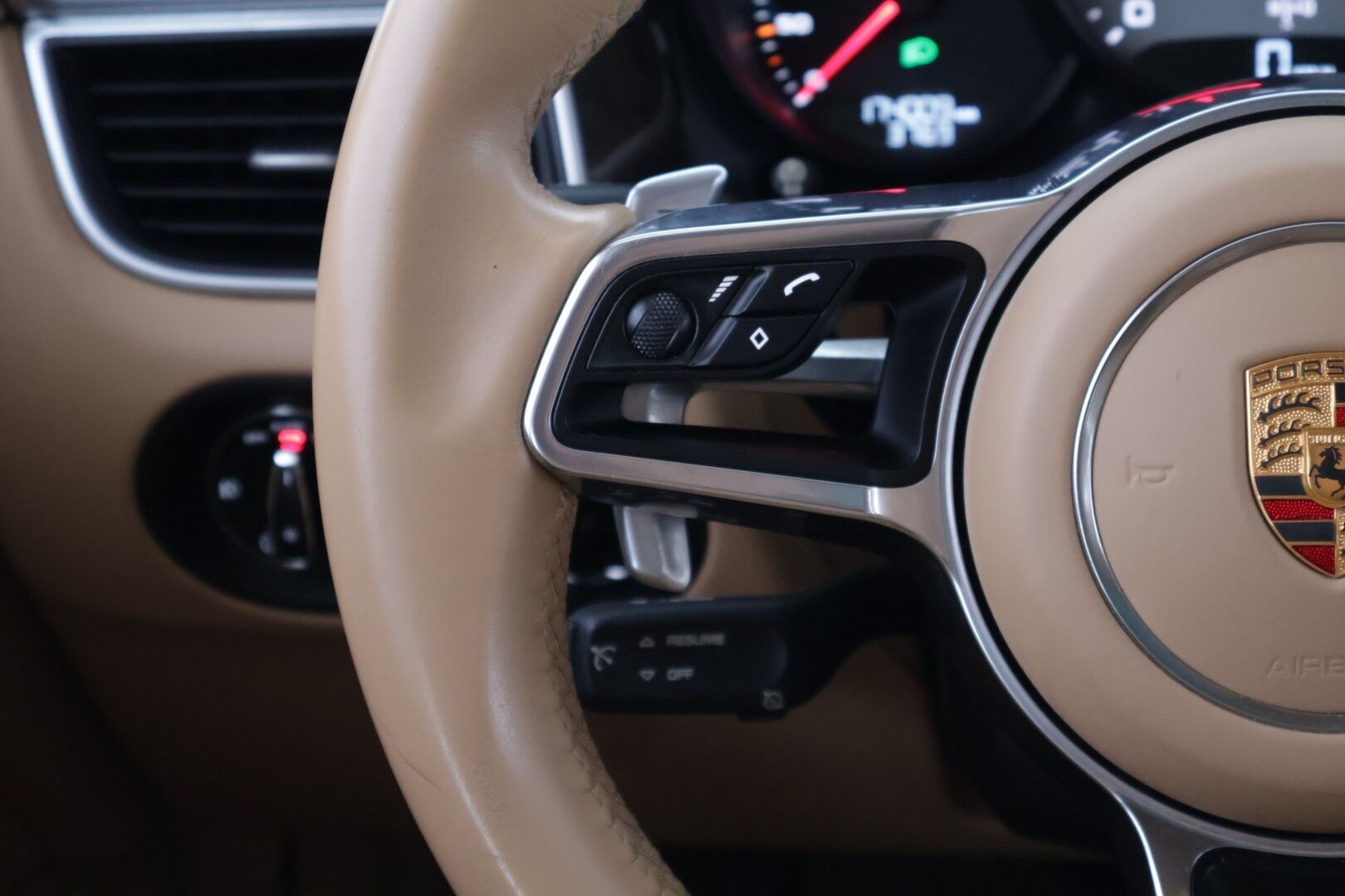 Porsche Macan 2015 S Diesel  *Sport Chrono / Panorama / Webasto / Koukku / 14-suuntaiset muistipenkit / Bose / PASM* - 3,99 % KORKOTARJOUS TÄHÄN AUTOON - *2-Omisteinen / Suomi auto / Todella upeassa kunnossa / Merkkiliikkeen huoltohistoria*