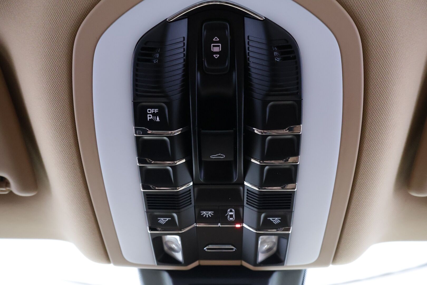 Porsche Macan 2015 S Diesel  *Sport Chrono / Panorama / Webasto / Koukku / 14-suuntaiset muistipenkit / Bose / PASM* - 3,99 % KORKOTARJOUS TÄHÄN AUTOON - *2-Omisteinen / Suomi auto / Todella upeassa kunnossa / Merkkiliikkeen huoltohistoria*