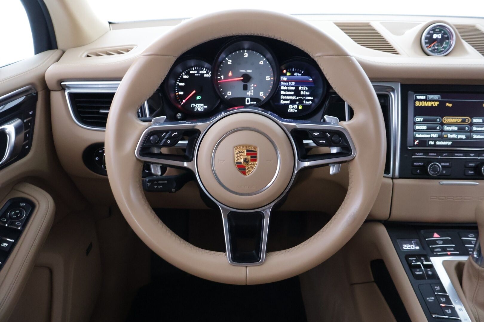 Porsche Macan 2015 S Diesel  *Sport Chrono / Panorama / Webasto / Koukku / 14-suuntaiset muistipenkit / Bose / PASM* - 3,99 % KORKOTARJOUS TÄHÄN AUTOON - *2-Omisteinen / Suomi auto / Todella upeassa kunnossa / Merkkiliikkeen huoltohistoria*