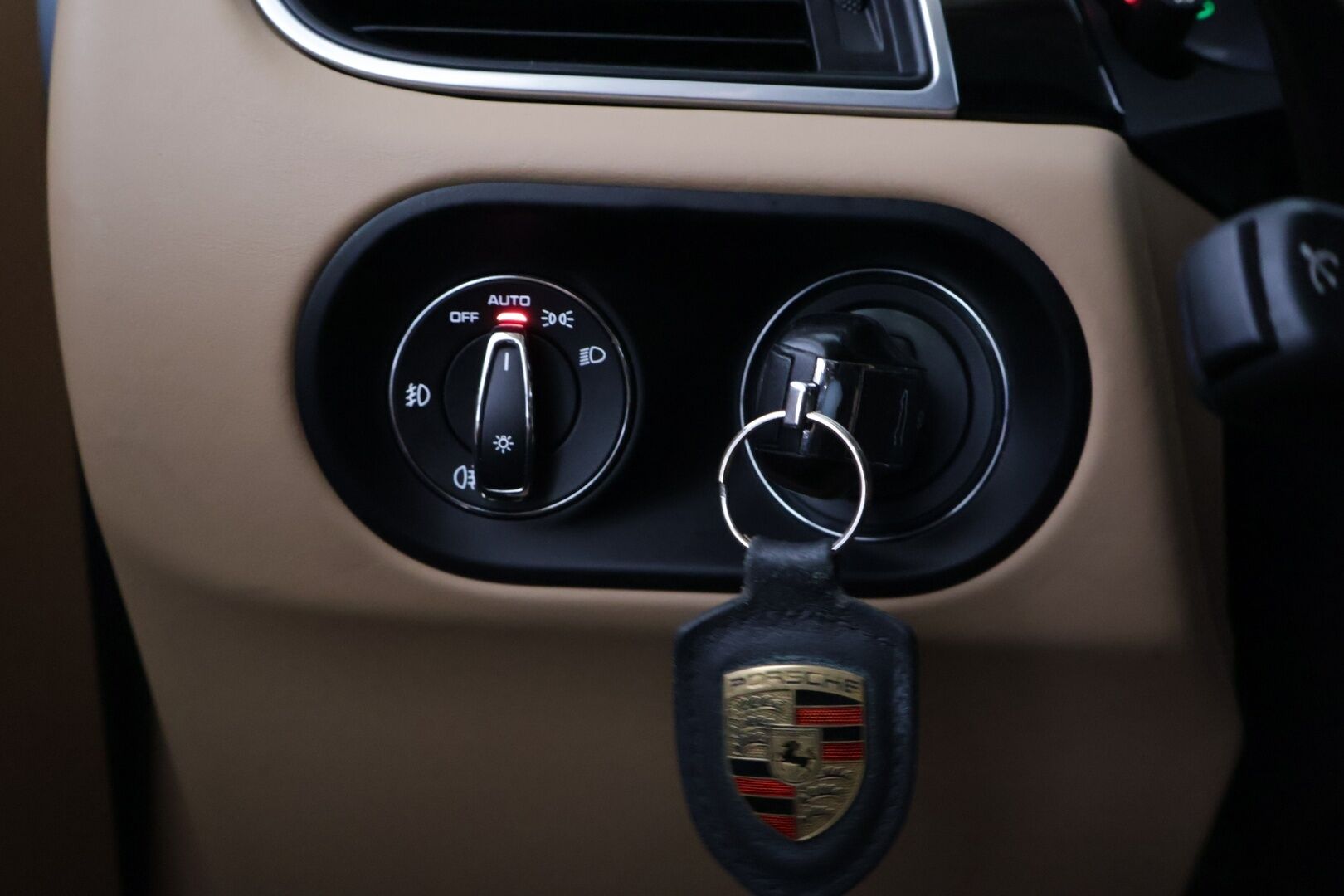 Porsche Macan 2015 S Diesel  *Sport Chrono / Panorama / Webasto / Koukku / 14-suuntaiset muistipenkit / Bose / PASM* - 3,99 % KORKOTARJOUS TÄHÄN AUTOON - *2-Omisteinen / Suomi auto / Todella upeassa kunnossa / Merkkiliikkeen huoltohistoria*