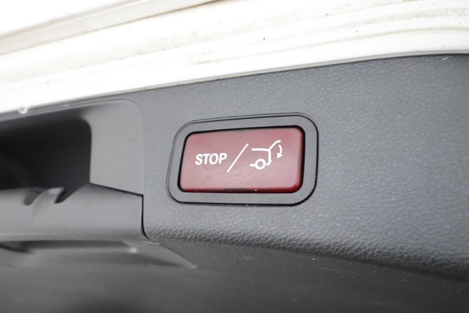 Mercedes-Benz C 2016 220 d T 4Matic A AMG Premium Edition * Webasto / Burmester / LED-High Perf / Koukku / P.tutkat / Sportnahat * - Kahdet renkaat aluvanteilla 