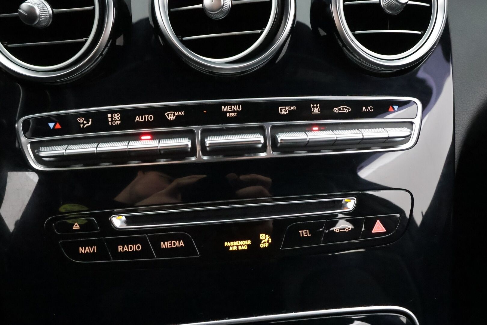 Mercedes-Benz C 2016 220 d T 4Matic A AMG Premium Edition * Webasto / Burmester / LED-High Perf / Koukku / P.tutkat / Sportnahat * - Kahdet renkaat aluvanteilla 