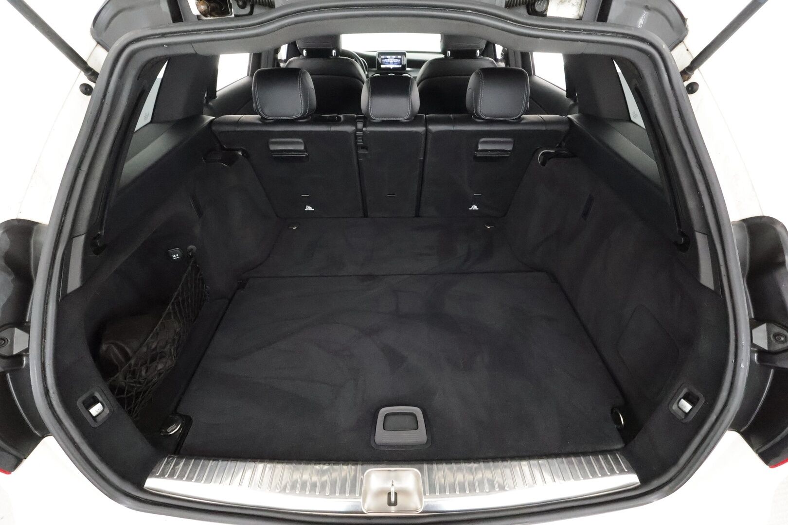 Mercedes-Benz C 2016 220 d T 4Matic A AMG Premium Edition * Webasto / Burmester / LED-High Perf / Koukku / P.tutkat / Sportnahat * - Kahdet renkaat aluvanteilla 