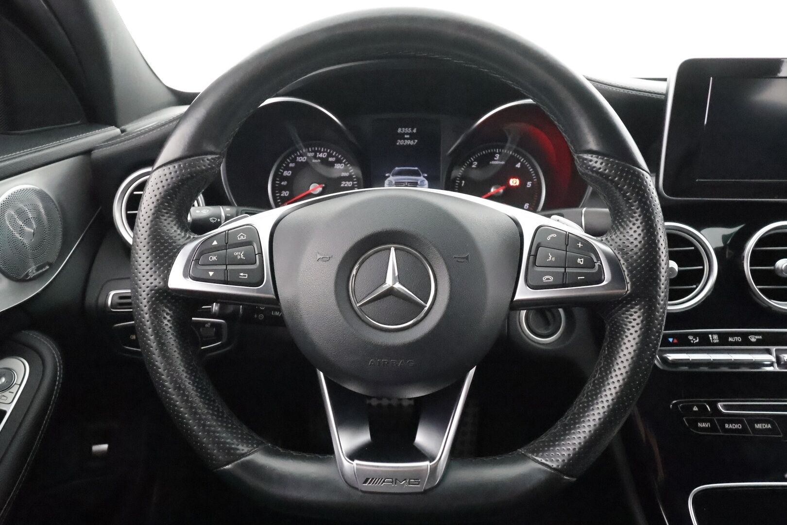 Mercedes-Benz C 2016 220 d T 4Matic A AMG Premium Edition * Webasto / Burmester / LED-High Perf / Koukku / P.tutkat / Sportnahat * - Kahdet renkaat aluvanteilla 