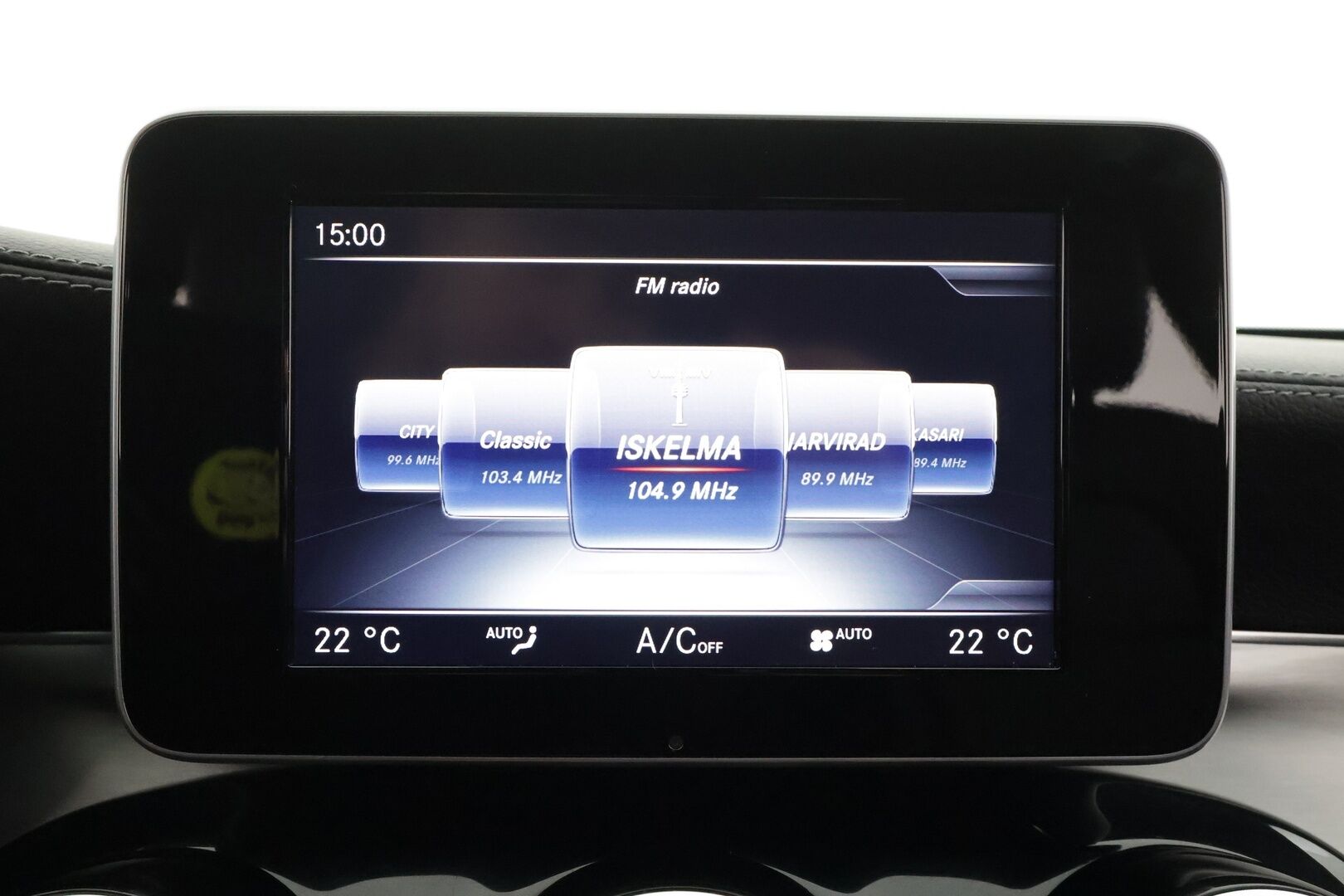 Mercedes-Benz C 2016 220 d T 4Matic A AMG Premium Edition * Webasto / Burmester / LED-High Perf / Koukku / P.tutkat / Sportnahat * - Kahdet renkaat aluvanteilla 