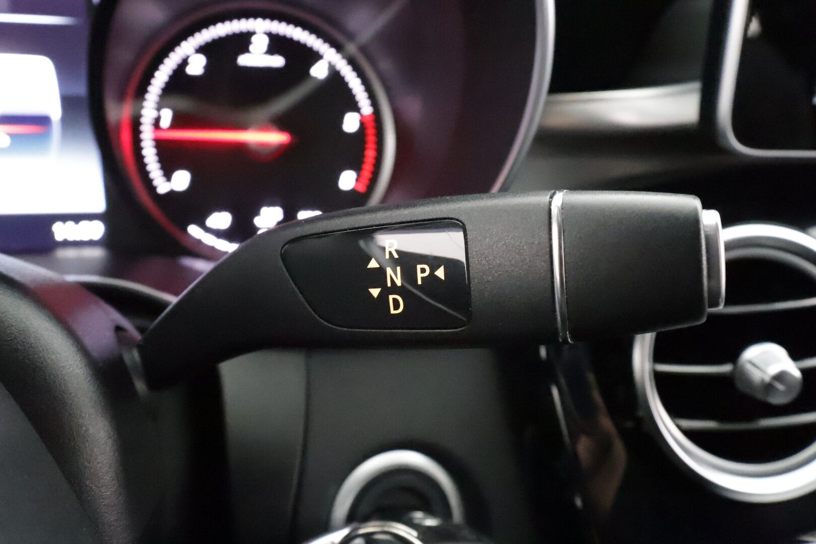 Mercedes-Benz C 2016 220 d T 4Matic A AMG Premium Edition * Webasto / Burmester / LED-High Perf / Koukku / P.tutkat / Sportnahat * - Kahdet renkaat aluvanteilla 