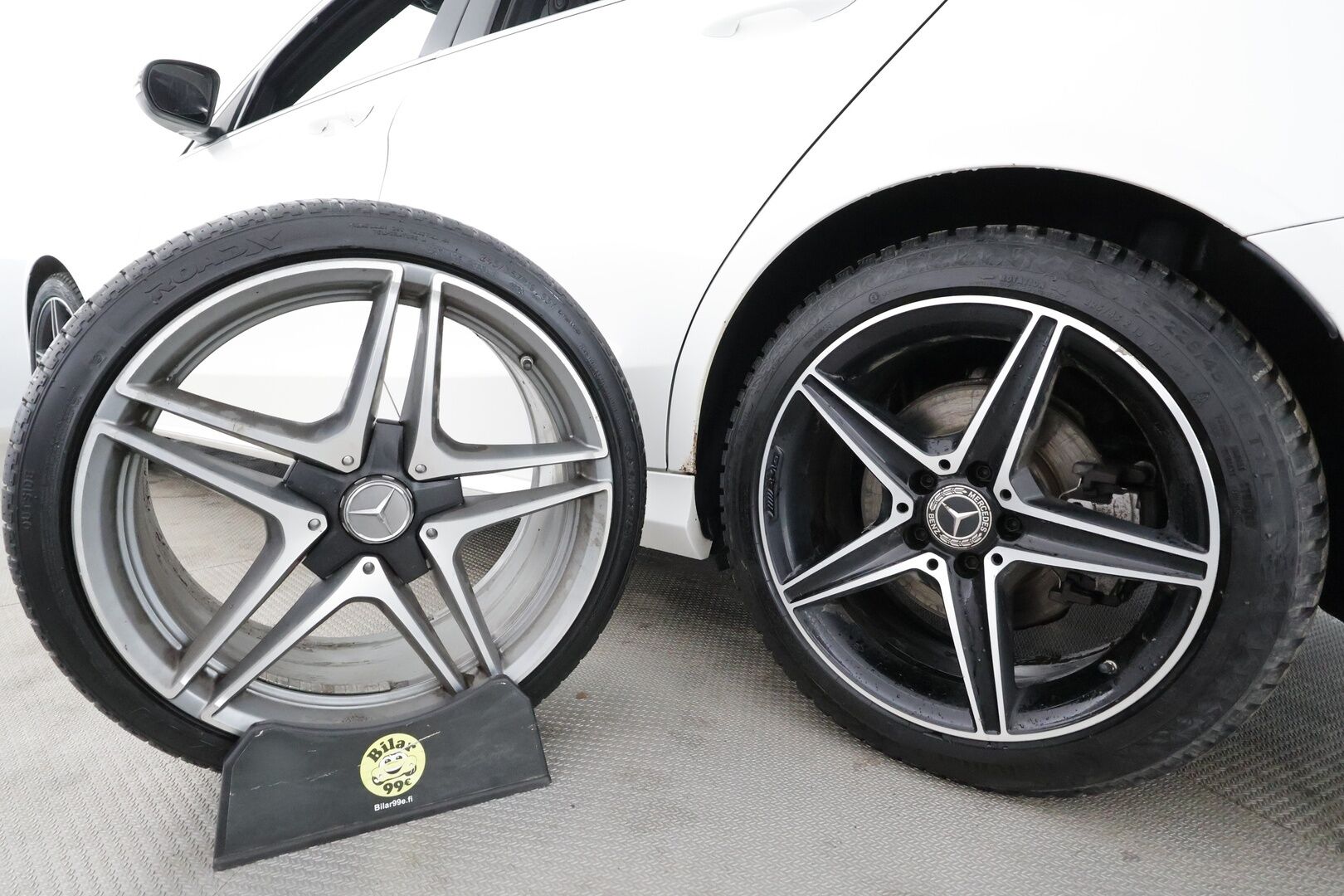 Mercedes-Benz C 2016 220 d T 4Matic A AMG Premium Edition * Webasto / Burmester / LED-High Perf / Koukku / P.tutkat / Sportnahat * - Kahdet renkaat aluvanteilla 