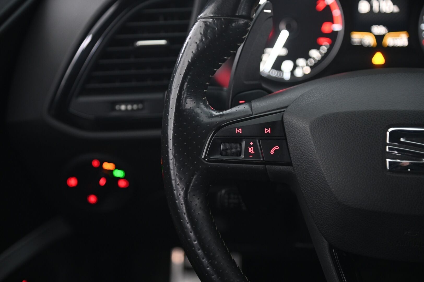 Seat Leon 2015 2,0 TSI 280 Cupra DSG *ACC / Seat sound system / LED / Nahka-Alcantara sporttipenkit / P. tutka / Navi * - Upea yksilö! / Seat Sound / Nahka-alcantara / ACC