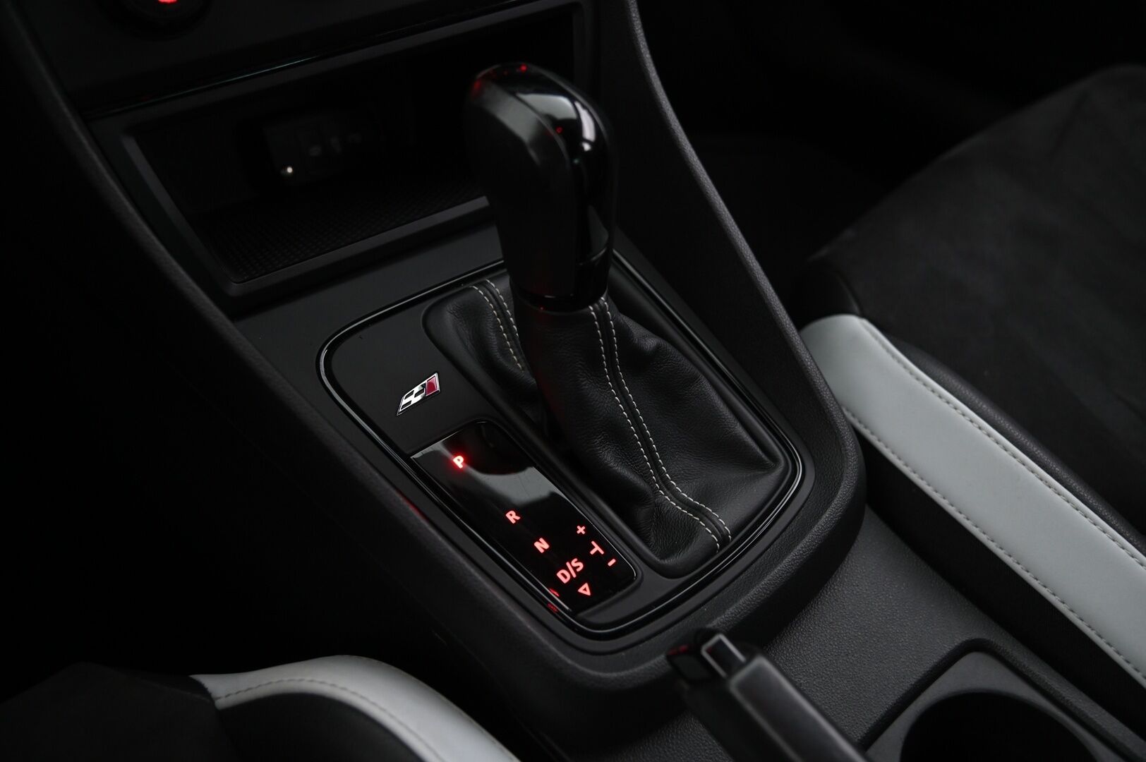 Seat Leon 2015 2,0 TSI 280 Cupra DSG *ACC / Seat sound system / LED / Nahka-Alcantara sporttipenkit / P. tutka / Navi * - Upea yksilö! / Seat Sound / Nahka-alcantara / ACC