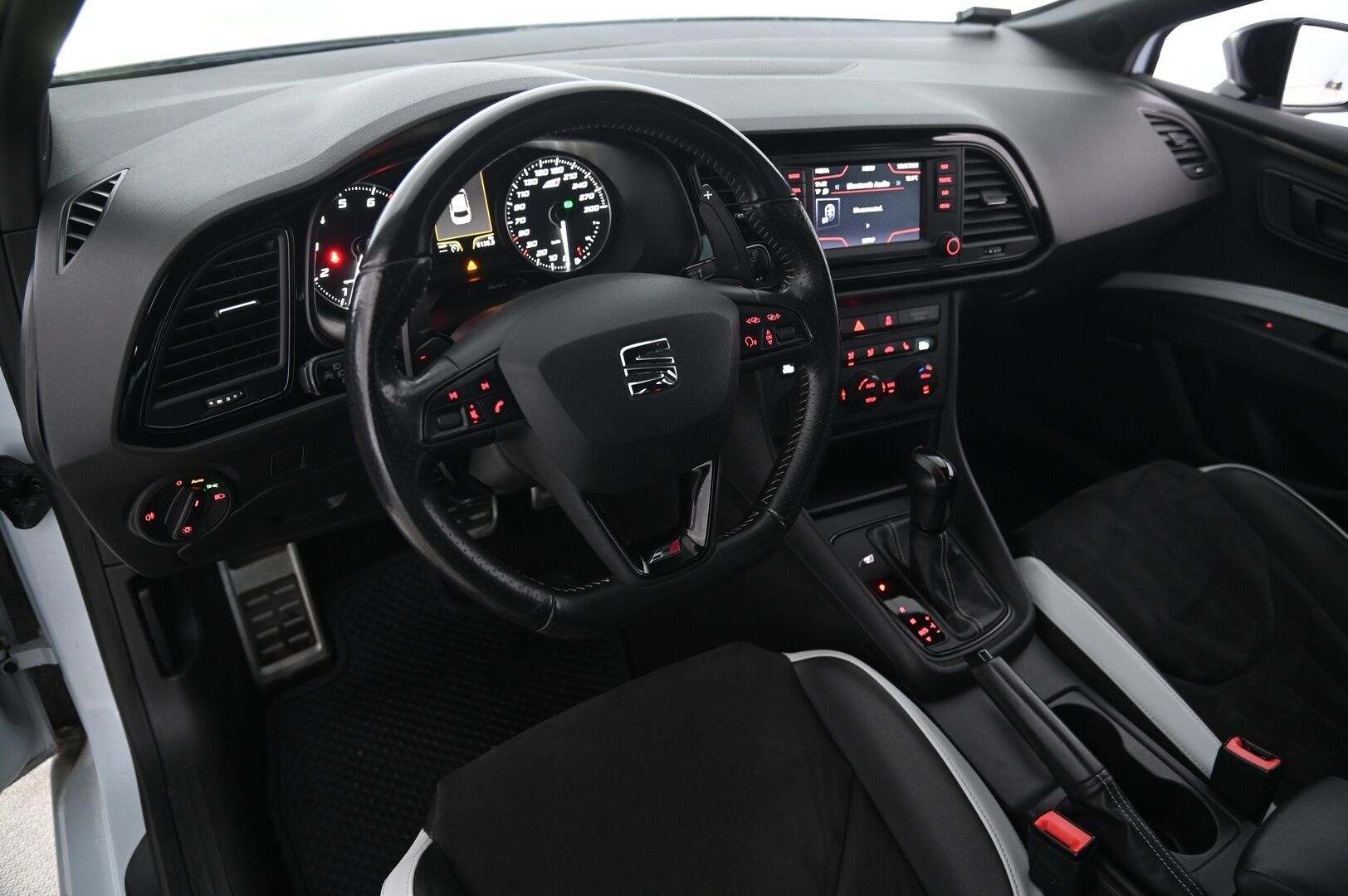 Seat Leon 2015 2,0 TSI 280 Cupra DSG *ACC / Seat sound system / LED / Nahka-Alcantara sporttipenkit / P. tutka / Navi * - Upea yksilö! / Seat Sound / Nahka-alcantara / ACC