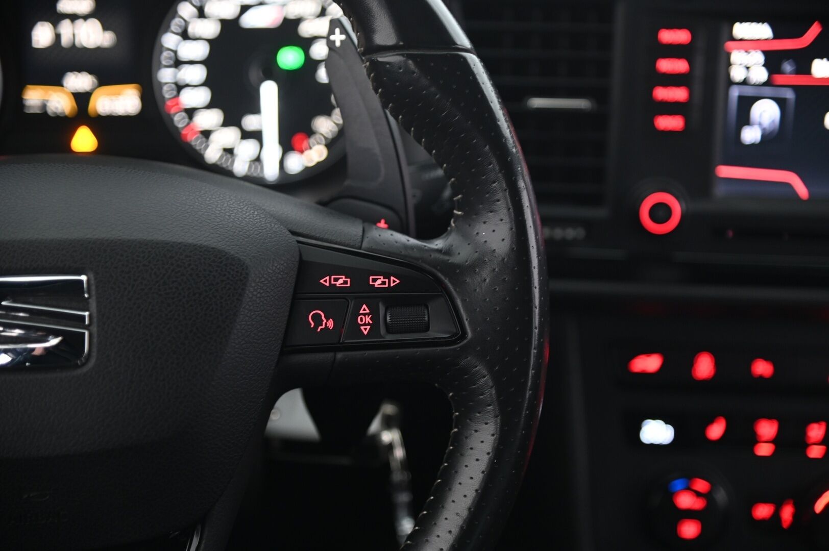 Seat Leon 2015 2,0 TSI 280 Cupra DSG *ACC / Seat sound system / LED / Nahka-Alcantara sporttipenkit / P. tutka / Navi * - Upea yksilö! / Seat Sound / Nahka-alcantara / ACC