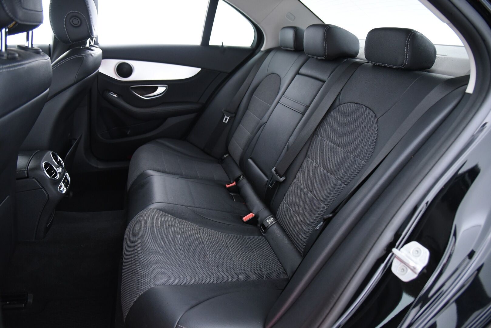 Mercedes-Benz C 2015 200 A Premium Business / P-Tutkat / Lohko + sis pistoke / Suomi-Auto / Rattivaihteet! - Huipputehokkaat ILS LED Ajovalot / Uudet kesärenkaat!