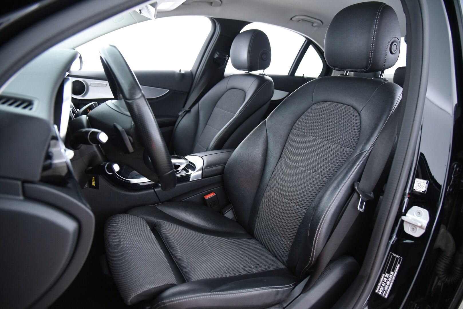 Mercedes-Benz C 2015 200 A Premium Business / P-Tutkat / Lohko + sis pistoke / Suomi-Auto / Rattivaihteet! - Huipputehokkaat ILS LED Ajovalot / Uudet kesärenkaat!