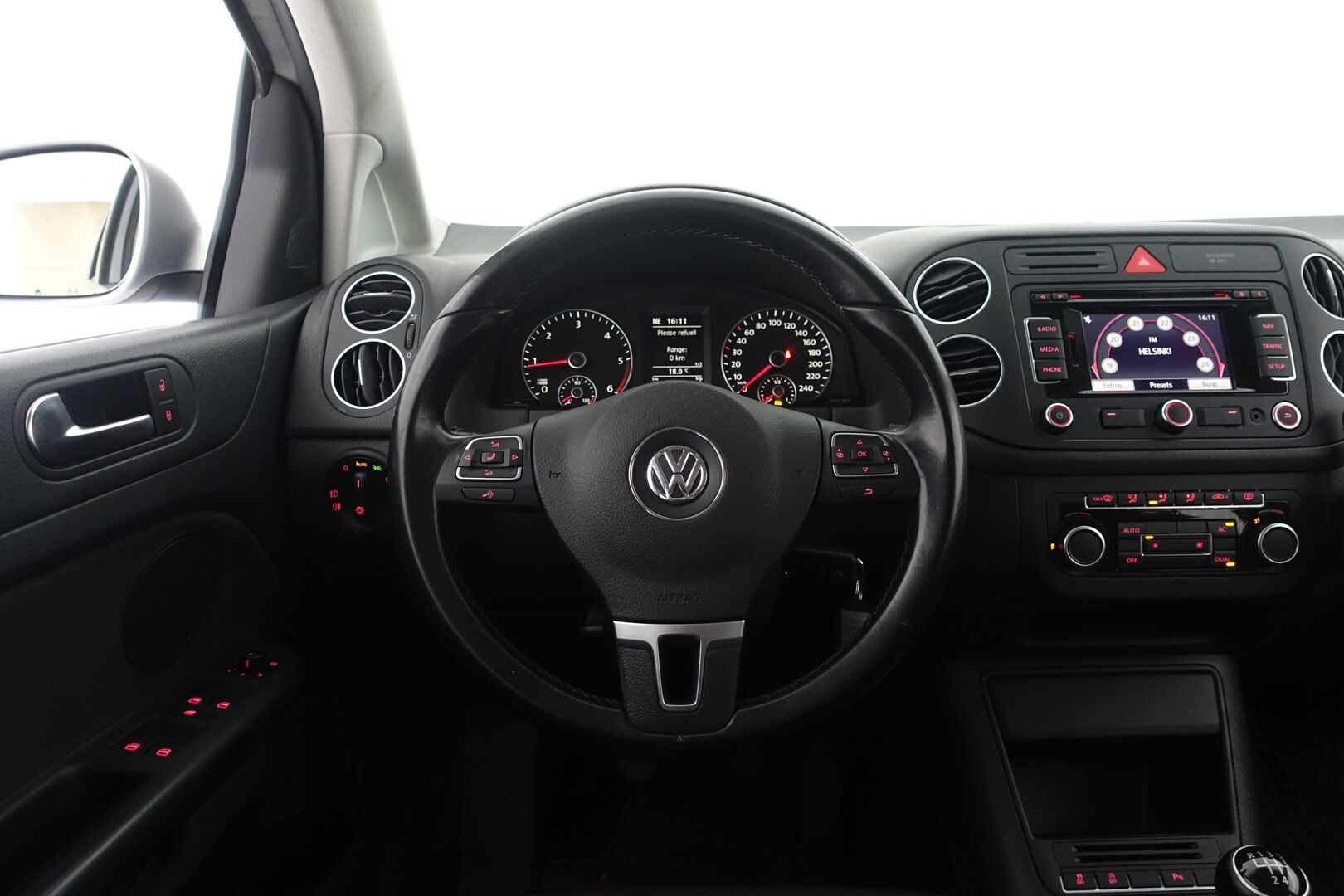 Volkswagen Golf Plus 2011 Comfortline 1,6 TDI 77 kW (105 hv) BlueMotion Technology - | 2-Om. | Suomessa Sama Omistaja 2014 vuodesta | Lohko +Sisä | Sähkölasit | Vakkari | P.Tutkat | Bluetooth  | 2x renkaat vanteineen | Ei AdBlue | 