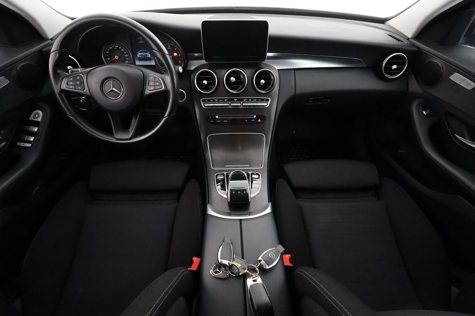 Mercedes-Benz C 2015 220 BlueTec A Premium Business - | Vakkari | Webasto | ILS LED | P.tutkat | Osasähköt | Suomi-auto | Kahdet Renkaat |