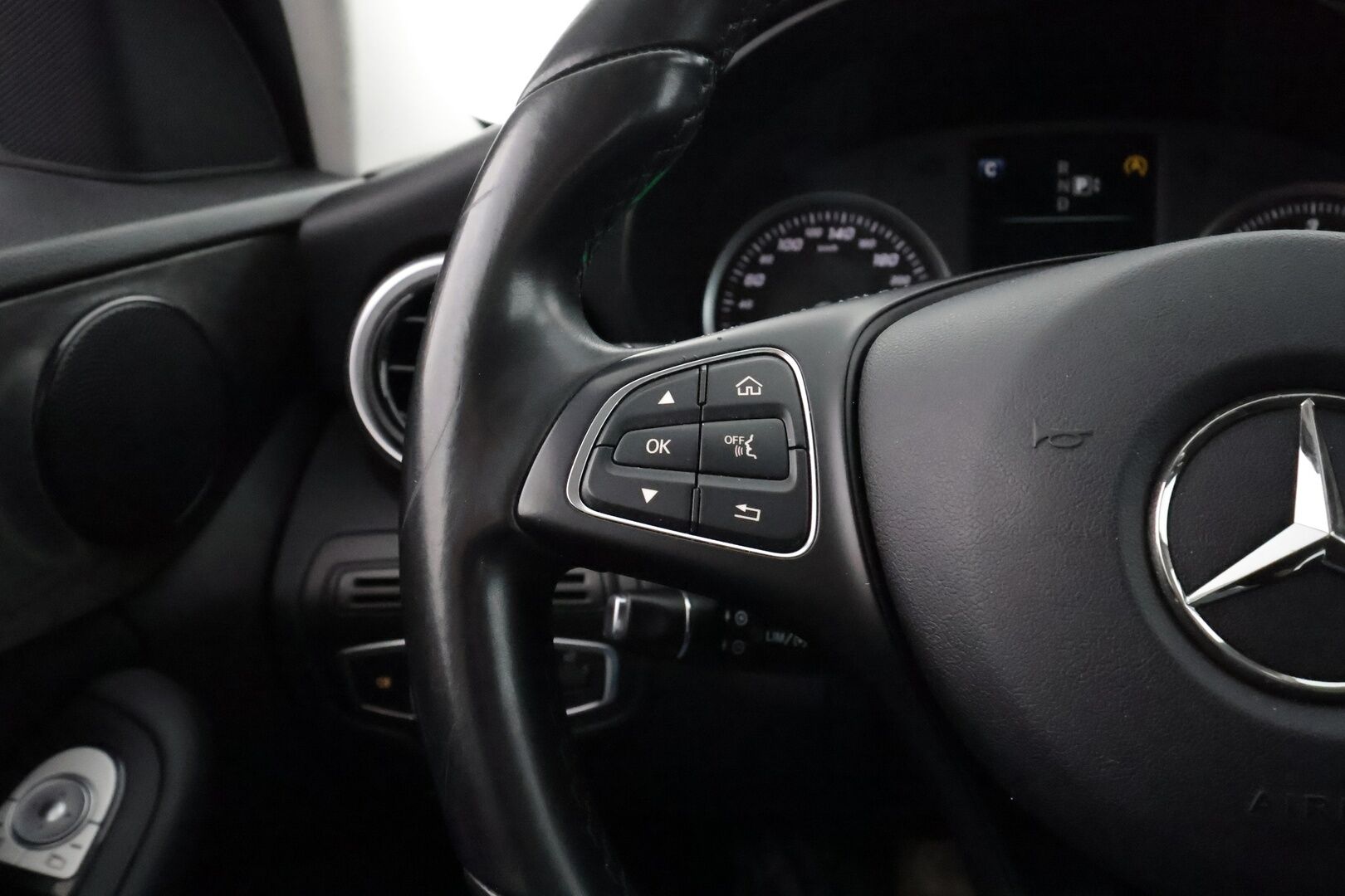 Mercedes-Benz C 2015 220 BlueTec A Premium Business - | Vakkari | Webasto | ILS LED | P.tutkat | Osasähköt | Suomi-auto | Kahdet Renkaat |