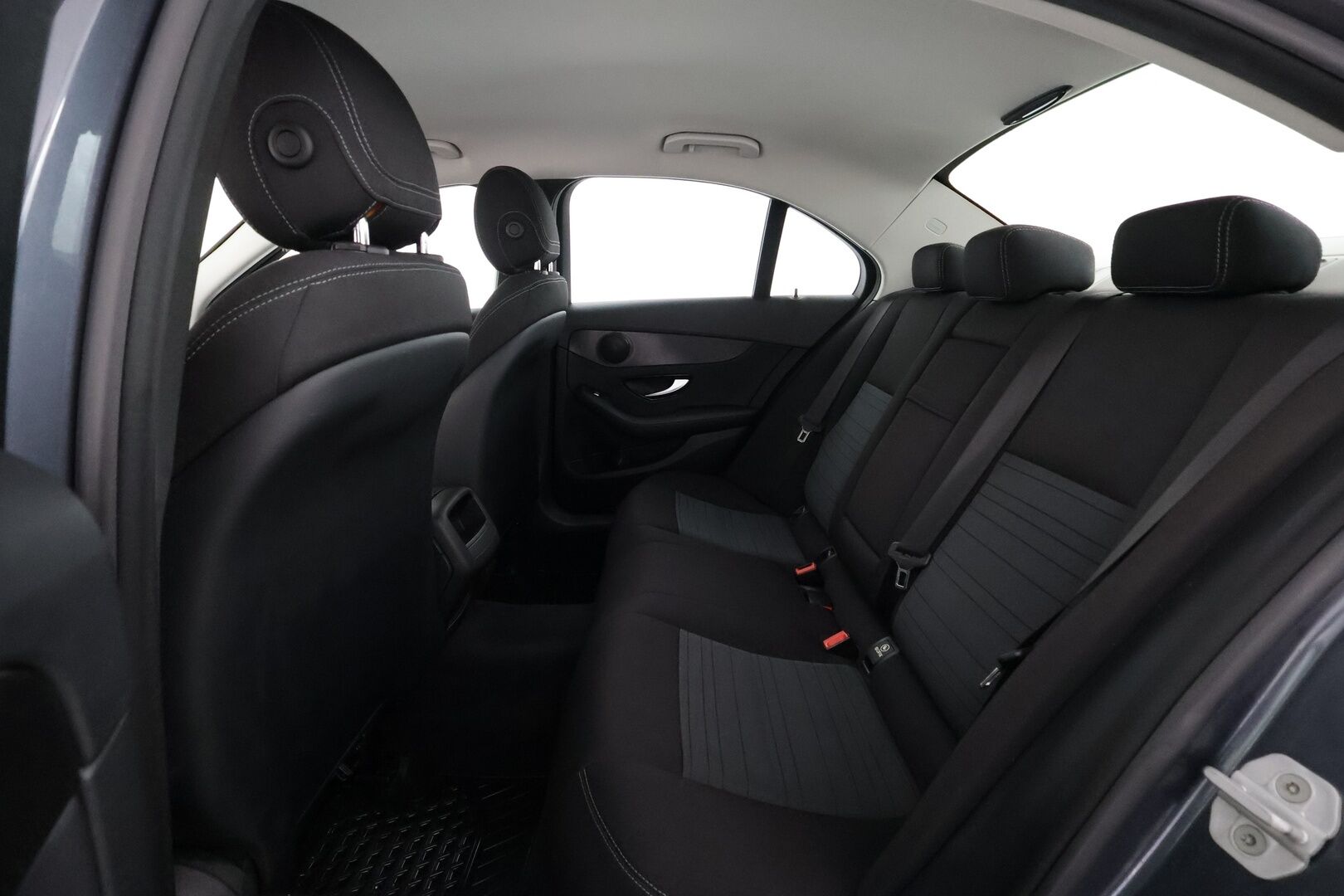 Mercedes-Benz C 2015 220 BlueTec A Premium Business - Suomiauto | Webasto | ILS LED | Vakkari | Sähköpenkit | Peruutustutkat | Sporttipenkit | 2x Renkaat Aluvantein!