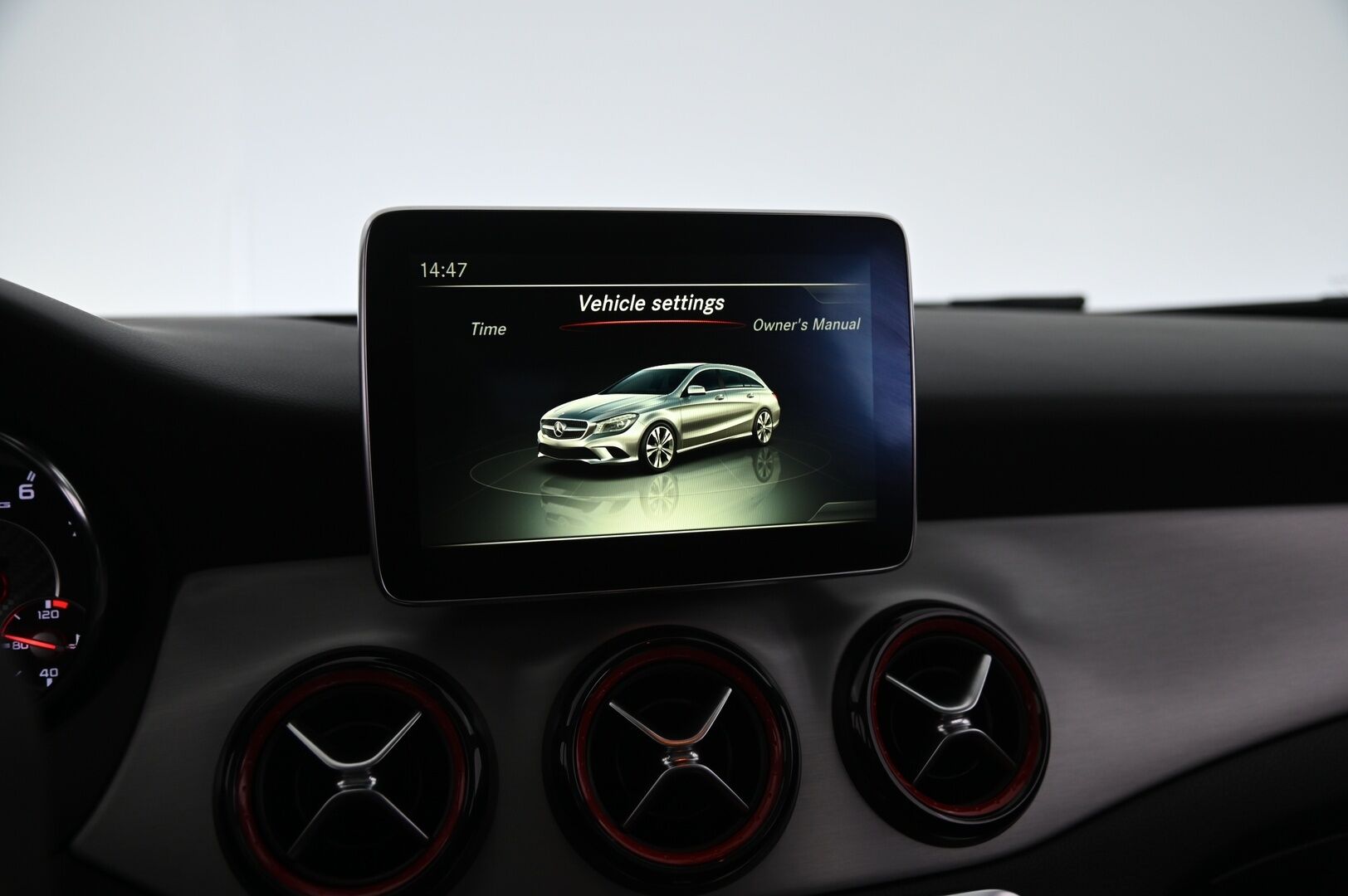 Mercedes-Benz CLA 45 AMG 2015 4Matic A Shooting Brake - Performance penkit & Putkisto | DTR Pro | Harman&Kardon | Panorama | Muistipenkit | Polar silver-magno Erikoisväri! | Night-paketti | Navi | P*Kamera | Suomi-auto | 2X renkaat&vanteet