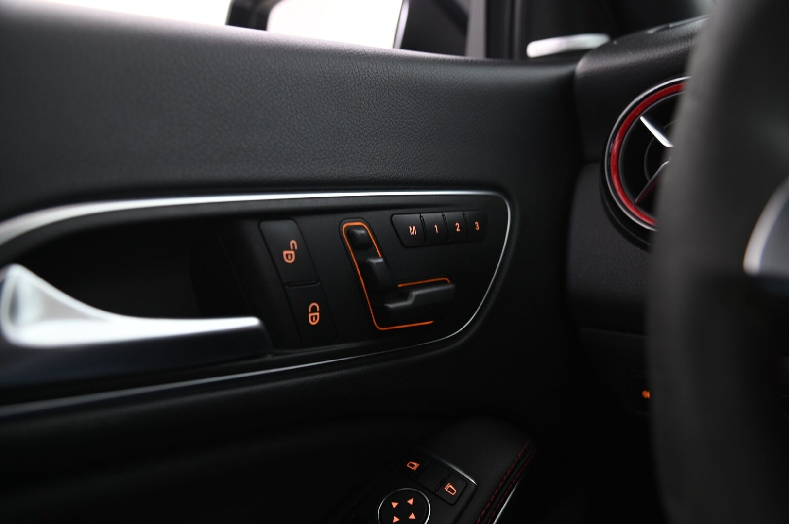 Mercedes-Benz CLA 45 AMG 2015 4Matic A Shooting Brake - Performance penkit & Putkisto | DTR Pro | Harman&Kardon | Panorama | Muistipenkit | Polar silver-magno Erikoisväri! | Night-paketti | Navi | P*Kamera | Suomi-auto | 2X renkaat&vanteet