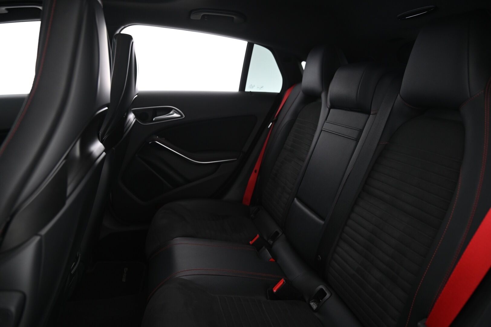 Mercedes-Benz CLA 45 AMG 2015 4Matic A Shooting Brake - Performance penkit & Putkisto | DTR Pro | Harman&Kardon | Panorama | Muistipenkit | Polar silver-magno Erikoisväri! | Night-paketti | Navi | P*Kamera | Suomi-auto | 2X renkaat&vanteet