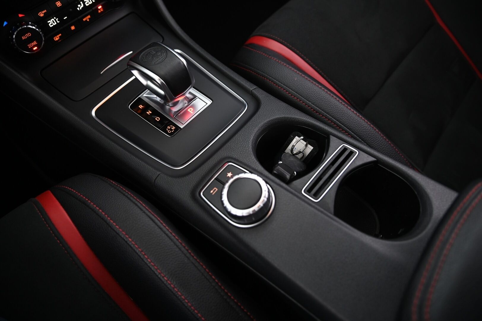 Mercedes-Benz CLA 45 AMG 2015 4Matic A Shooting Brake - Performance penkit & Putkisto | DTR Pro | Harman&Kardon | Panorama | Muistipenkit | Polar silver-magno Erikoisväri! | Night-paketti | Navi | P*Kamera | Suomi-auto | 2X renkaat&vanteet