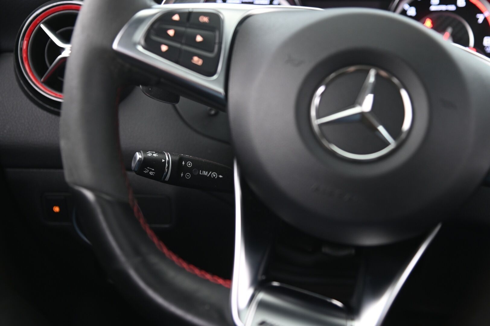 Mercedes-Benz CLA 45 AMG 2015 4Matic A Shooting Brake - Performance penkit & Putkisto | DTR Pro | Harman&Kardon | Panorama | Muistipenkit | Polar silver-magno Erikoisväri! | Night-paketti | Navi | P*Kamera | Suomi-auto | 2X renkaat&vanteet