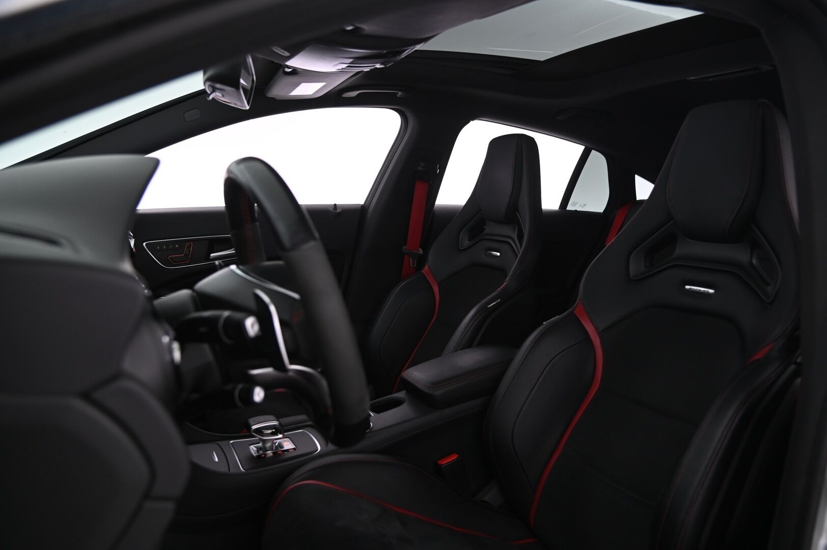 Mercedes-Benz CLA 45 AMG 2015 4Matic A Shooting Brake - Performance penkit & Putkisto | DTR Pro | Harman&Kardon | Panorama | Muistipenkit | Polar silver-magno Erikoisväri! | Night-paketti | Navi | P*Kamera | Suomi-auto | 2X renkaat&vanteet