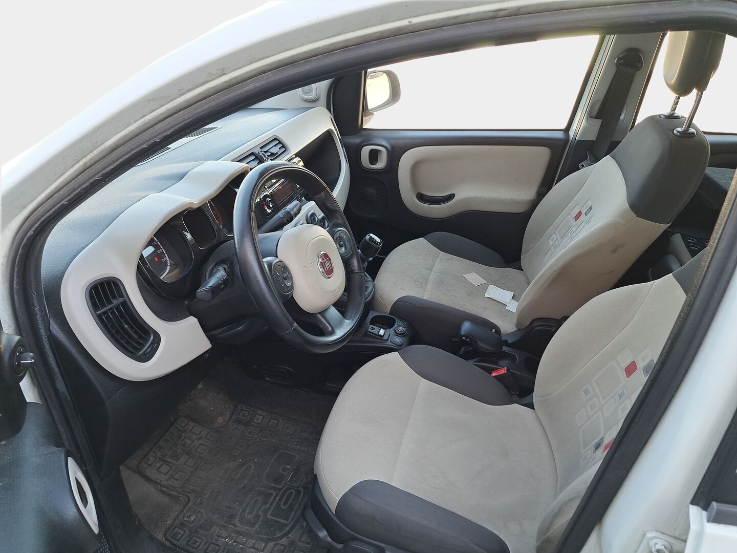 Fiat Panda 2015 1,2 69hv Lounge * Suomiauto / Lämmitettävä tuulilasi / Penkinlämmittimet / 2x Renkaat / Harvoin tarjolla! - Jakopää juuri tehty / Juuri tullut Tampereelle! - HULLUT AVAJAISHULINAT KORKOTARJOUS 3,29 %