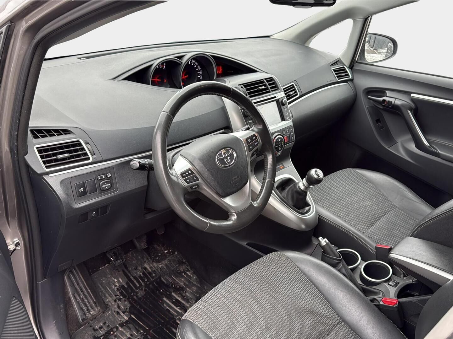 Toyota Verso 2015 1,8 Valvematic Active Edition 7p * Suomiauto / Vetokoukku / Peruutuskamera / Vakkari / Navigointi! - 2x Hyvät renkaat / Hyvin huollettu / Juuri tullut Tampereelle!