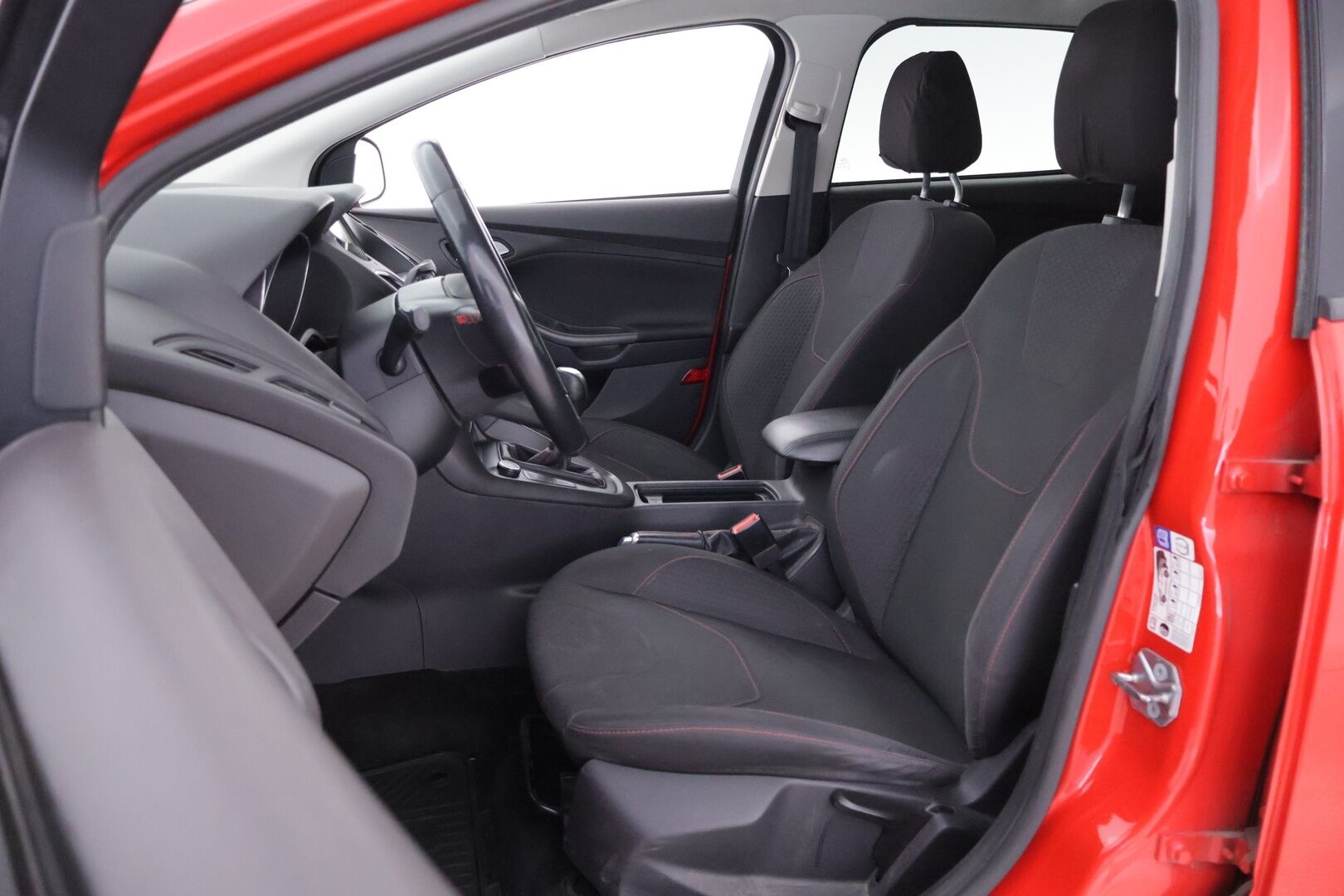 Ford Focus 2016 1,0 EcoBoost 125 hv start/stop M6 Black Wagon - YritysOutlet - Myydään vain yrityksille - – Tämä auto myydään YritysOutlet -valikoimasta vain yritykselle