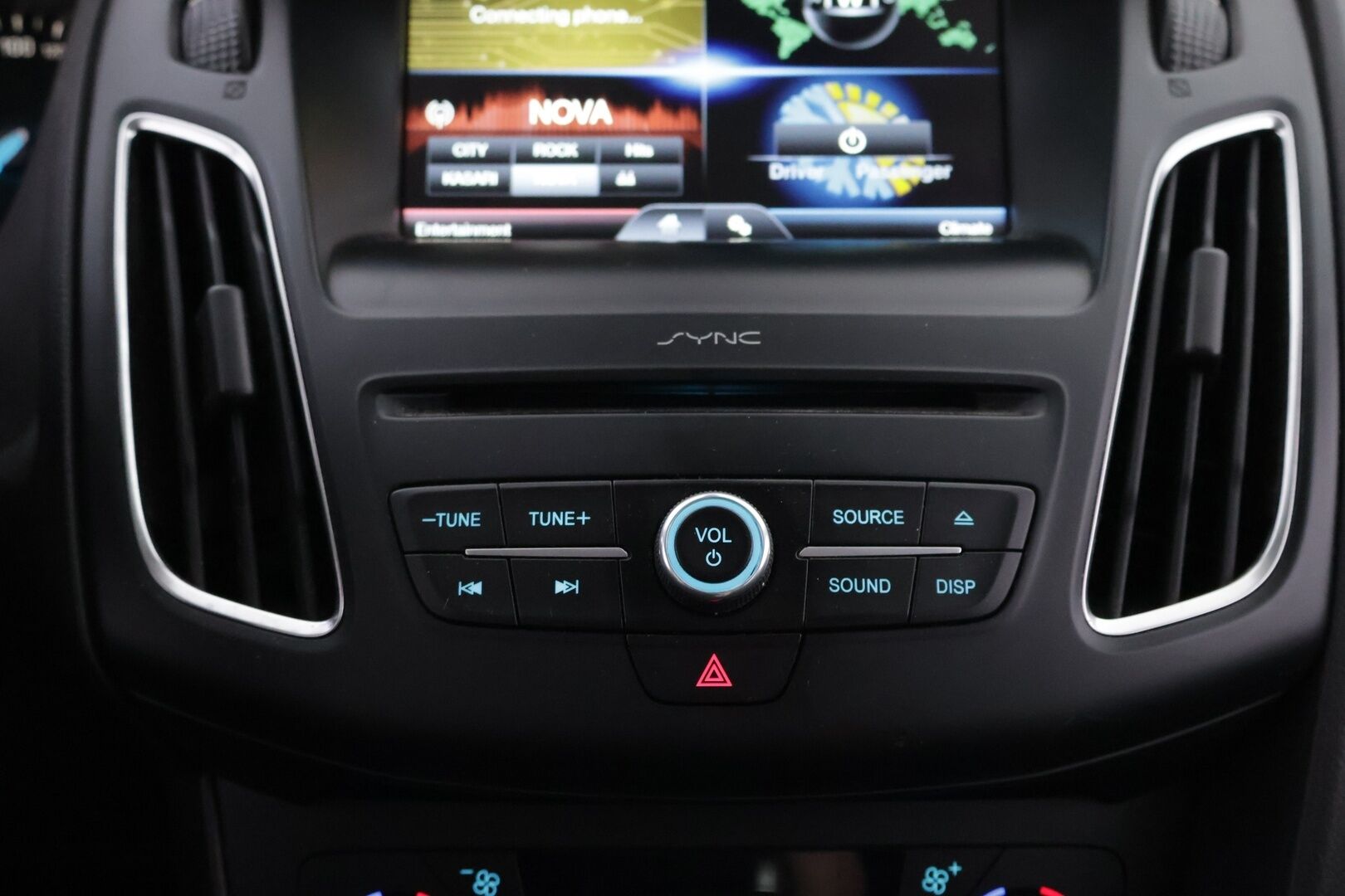 Ford Focus 2016 1,0 EcoBoost 125 hv start/stop M6 Black Wagon - YritysOutlet - Myydään vain yrityksille - – Tämä auto myydään YritysOutlet -valikoimasta vain yritykselle