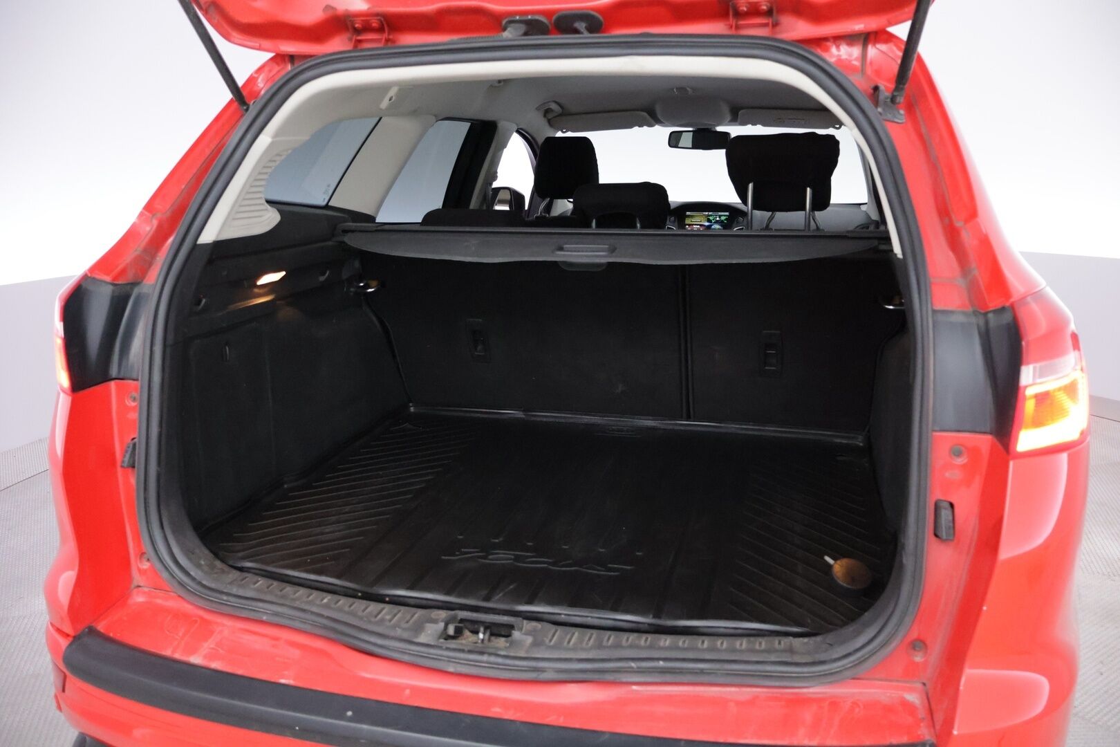 Ford Focus 2016 1,0 EcoBoost 125 hv start/stop M6 Black Wagon - YritysOutlet - Myydään vain yrityksille - – Tämä auto myydään YritysOutlet -valikoimasta vain yritykselle