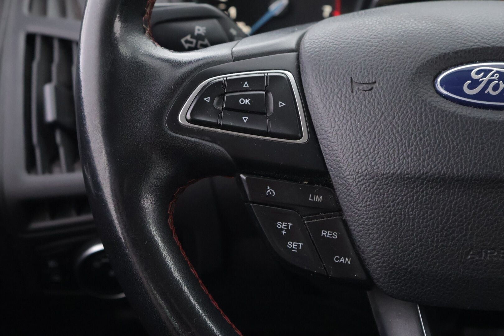 Ford Focus 2016 1,0 EcoBoost 125 hv start/stop M6 Black Wagon - YritysOutlet - Myydään vain yrityksille - – Tämä auto myydään YritysOutlet -valikoimasta vain yritykselle