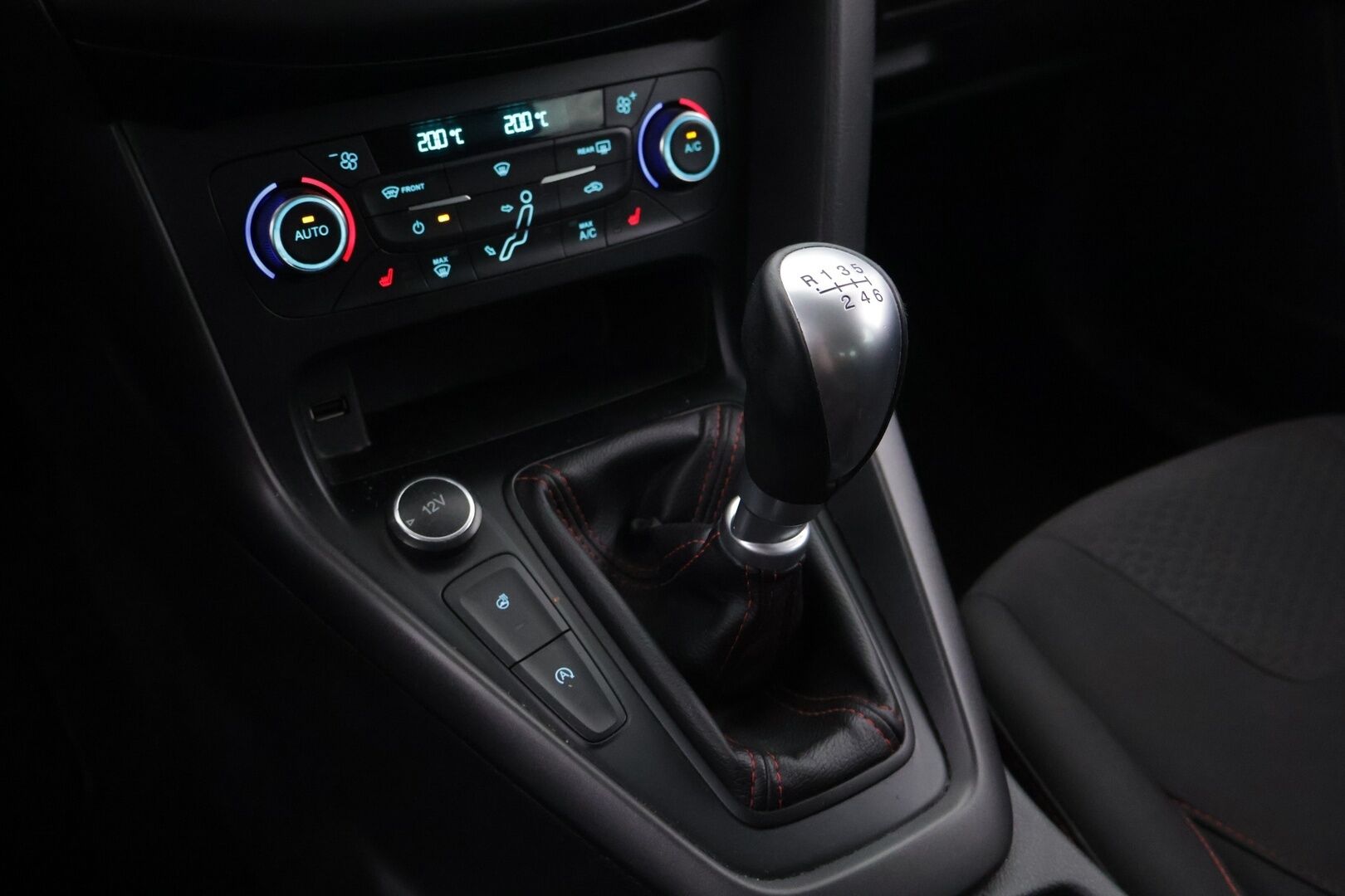 Ford Focus 2016 1,0 EcoBoost 125 hv start/stop M6 Black Wagon - YritysOutlet - Myydään vain yrityksille - – Tämä auto myydään YritysOutlet -valikoimasta vain yritykselle