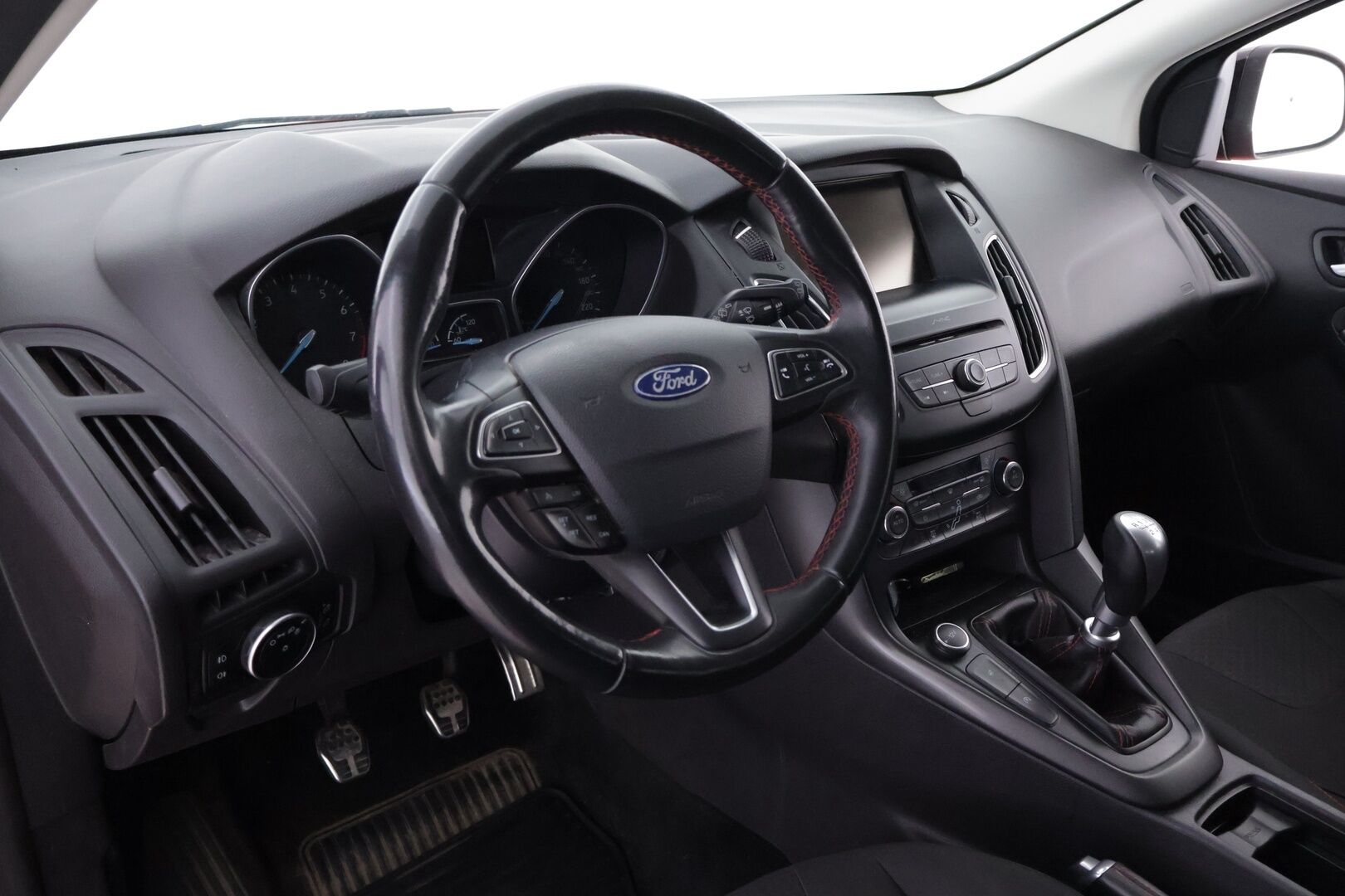 Ford Focus 2016 1,0 EcoBoost 125 hv start/stop M6 Black Wagon - YritysOutlet - Myydään vain yrityksille - – Tämä auto myydään YritysOutlet -valikoimasta vain yritykselle