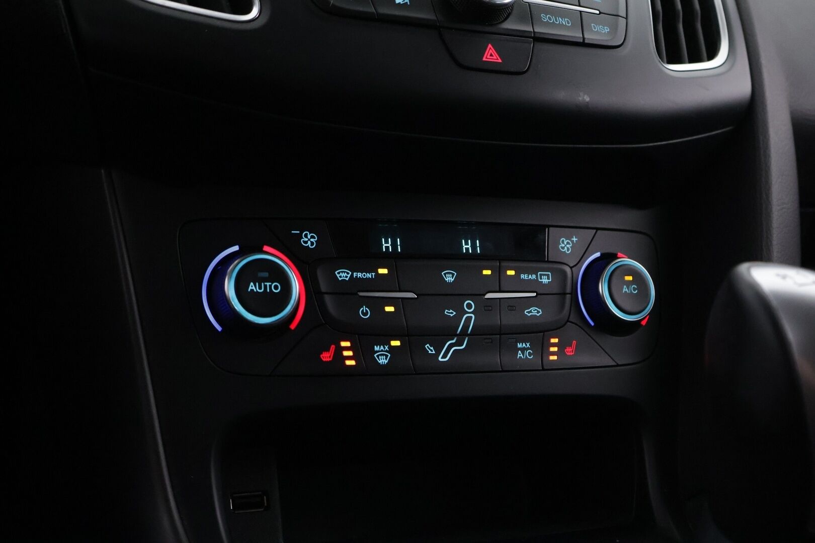 Ford Focus 2016 1,0 EcoBoost 125 hv start/stop M6 Black Wagon - YritysOutlet - Myydään vain yrityksille - – Tämä auto myydään YritysOutlet -valikoimasta vain yritykselle