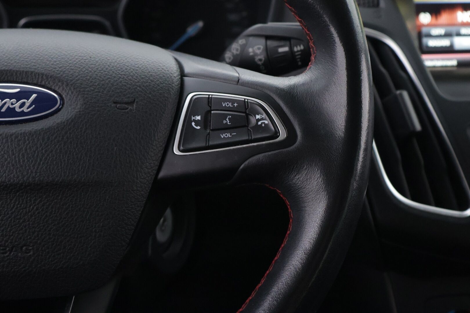 Ford Focus 2016 1,0 EcoBoost 125 hv start/stop M6 Black Wagon - YritysOutlet - Myydään vain yrityksille - – Tämä auto myydään YritysOutlet -valikoimasta vain yritykselle