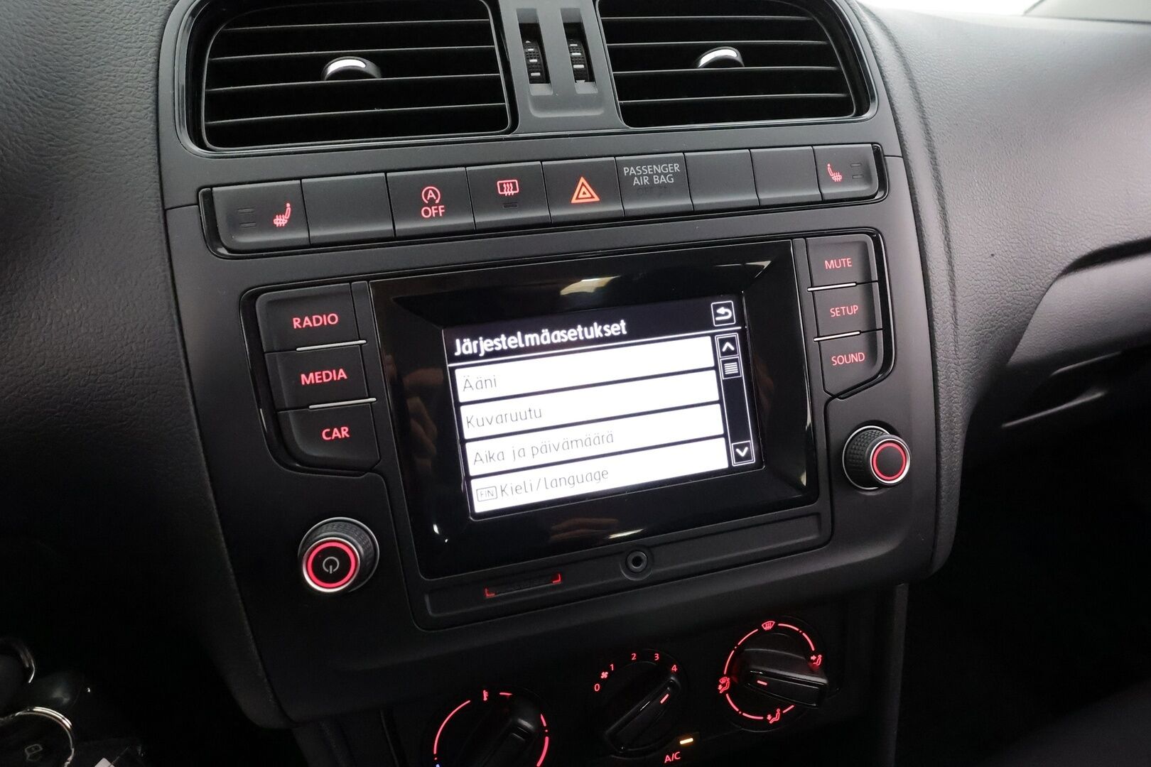 Volkswagen Polo 2016 Trendline 1,0 55 kW (75 hv) * Suomi-auto / Ilmastointi / Radio / 2x Renkaat * - Juuri katsastettu - HULLUT AVAJAISHULINAT KORKOTARJOUS 3,29 %