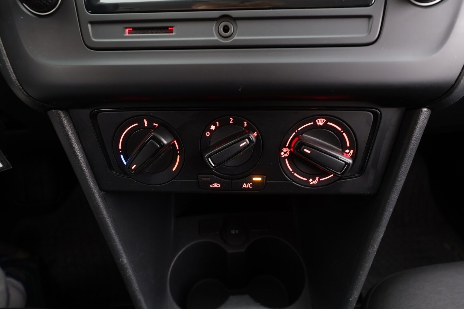 Volkswagen Polo 2016 Trendline 1,0 55 kW (75 hv) * Suomi-auto / Ilmastointi / Radio / 2x Renkaat * - Juuri katsastettu - HULLUT AVAJAISHULINAT KORKOTARJOUS 3,29 %