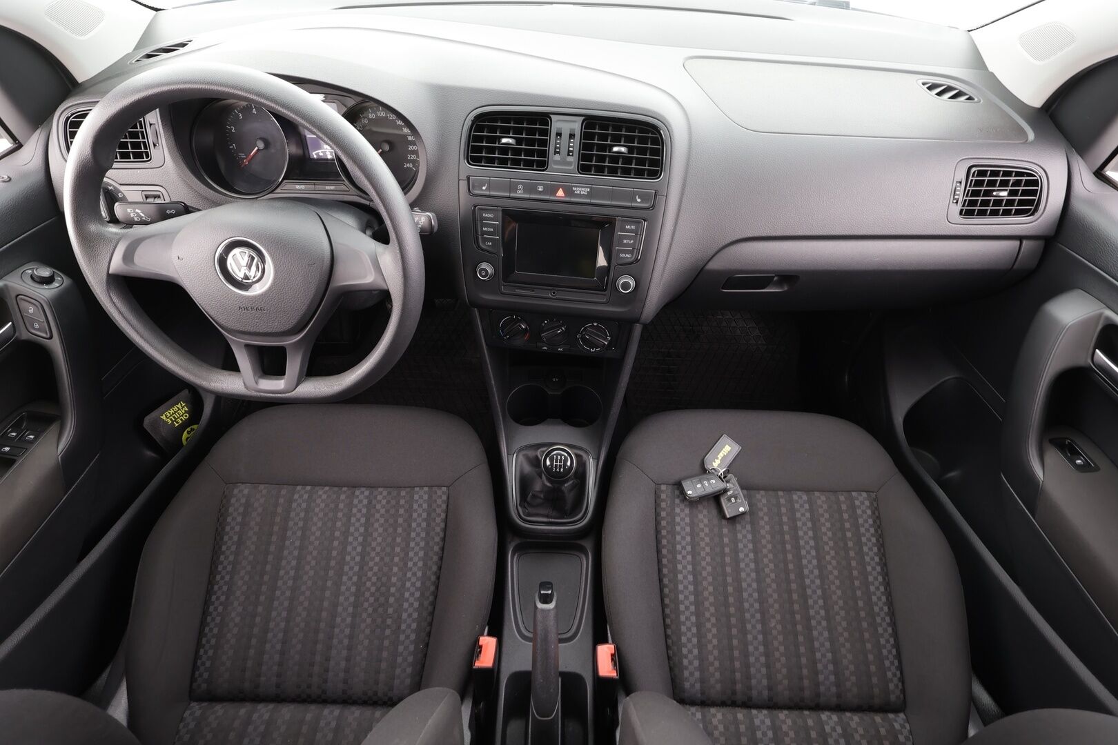 Volkswagen Polo 2016 Trendline 1,0 55 kW (75 hv) * Suomi-auto / Ilmastointi / Radio / 2x Renkaat * - Juuri katsastettu - HULLUT AVAJAISHULINAT KORKOTARJOUS 3,29 %