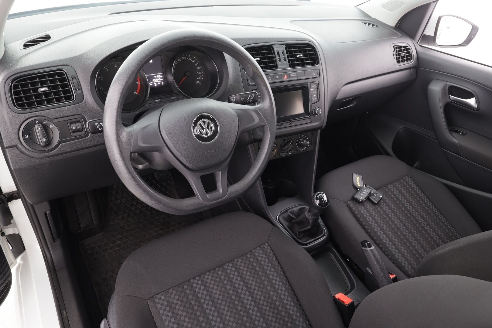 Volkswagen Polo 2016 Trendline 1,0 55 kW (75 hv) * Suomi-auto / Ilmastointi / Radio / 2x Renkaat * - Juuri katsastettu - HULLUT AVAJAISHULINAT KORKOTARJOUS 3,29 %