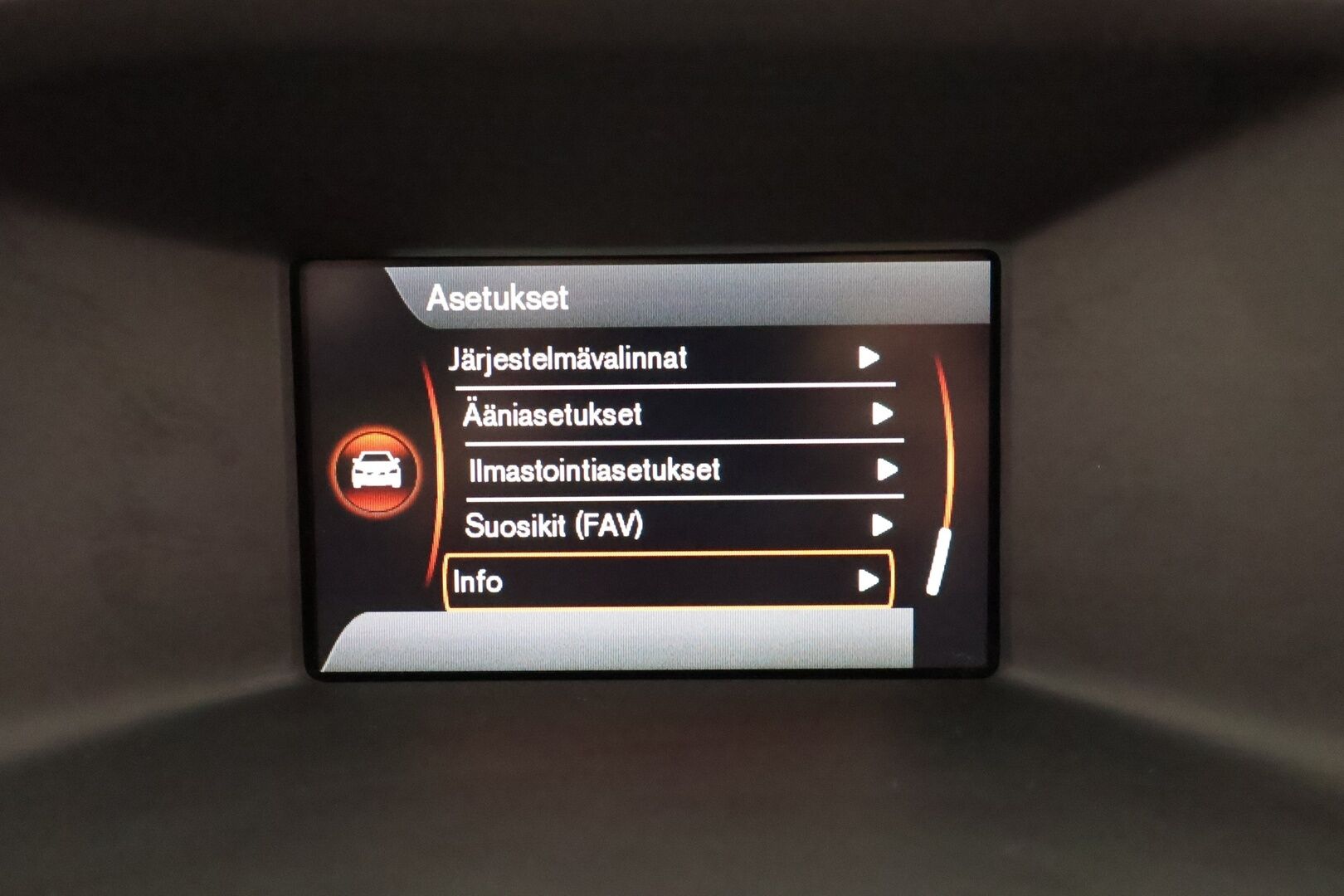 Volvo V60 2016 T3 Business R-Design aut * Vakkari / P.tutka / Webasto / Ratinlämmitin / Digimittaristo / Sporttipenkit * - Suomi-auto / Kahdet renkaat aluvanteilla - HULLU BLACKWEEK KORKOTARJOUS 2,49%