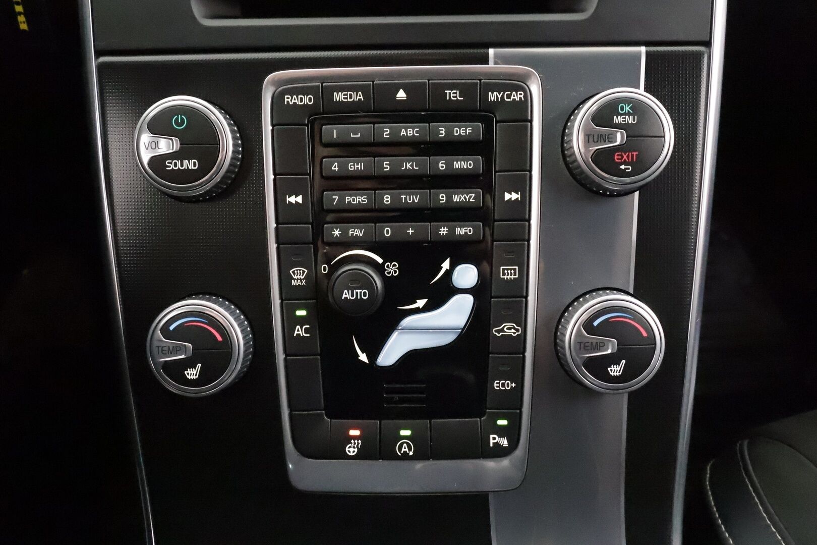 Volvo V60 2016 T3 Business R-Design aut * Vakkari / P.tutka / Webasto / Ratinlämmitin / Digimittaristo / Sporttipenkit * - Suomi-auto / Kahdet renkaat aluvanteilla - HULLU BLACKWEEK KORKOTARJOUS 2,49%