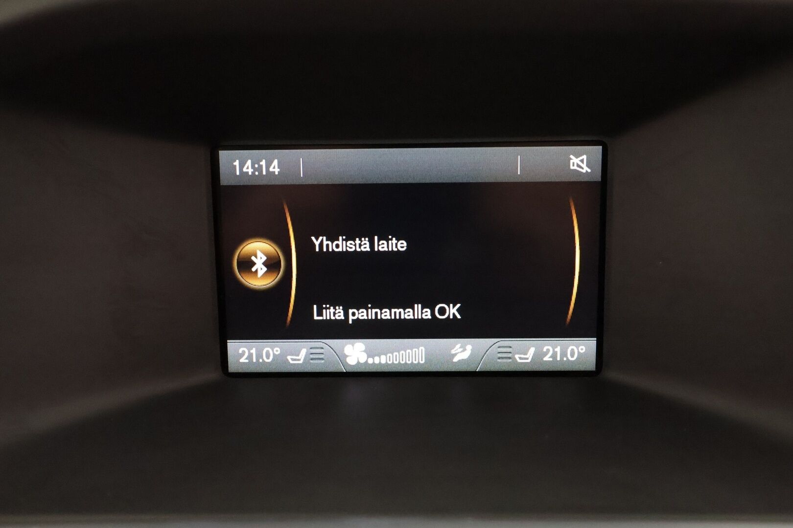 Volvo V60 2016 T3 Business R-Design aut * Vakkari / P.tutka / Webasto / Ratinlämmitin / Digimittaristo / Sporttipenkit * - Suomi-auto / Kahdet renkaat aluvanteilla - HULLU BLACKWEEK KORKOTARJOUS 2,49%