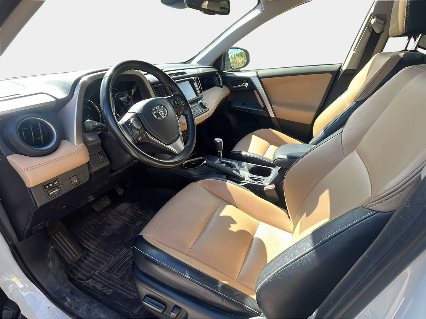Toyota RAV4 2016 2,5 Hybrid AWD Premium - Nahkapenkit | Kattoluukku | P.Kamera | Automaattinen ilmastointi | Vakionopeudensäädin |