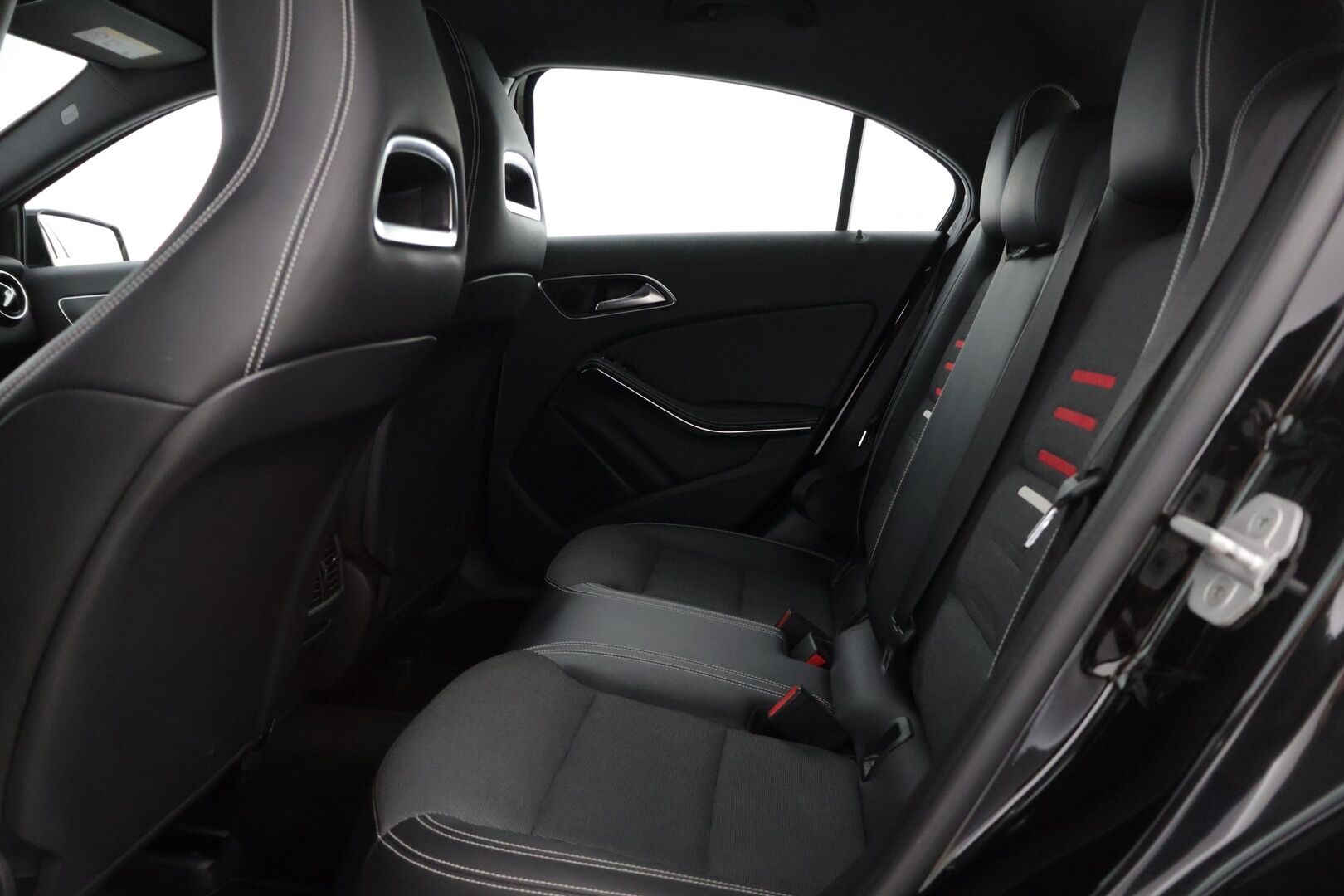 Mercedes-Benz A 2016 180 A Premium Business * LED / P-kamera / Vakkari / Lohkolämmitin * - Siistissä kunnossa oleva Mersu maltillisilla kilometreillä!