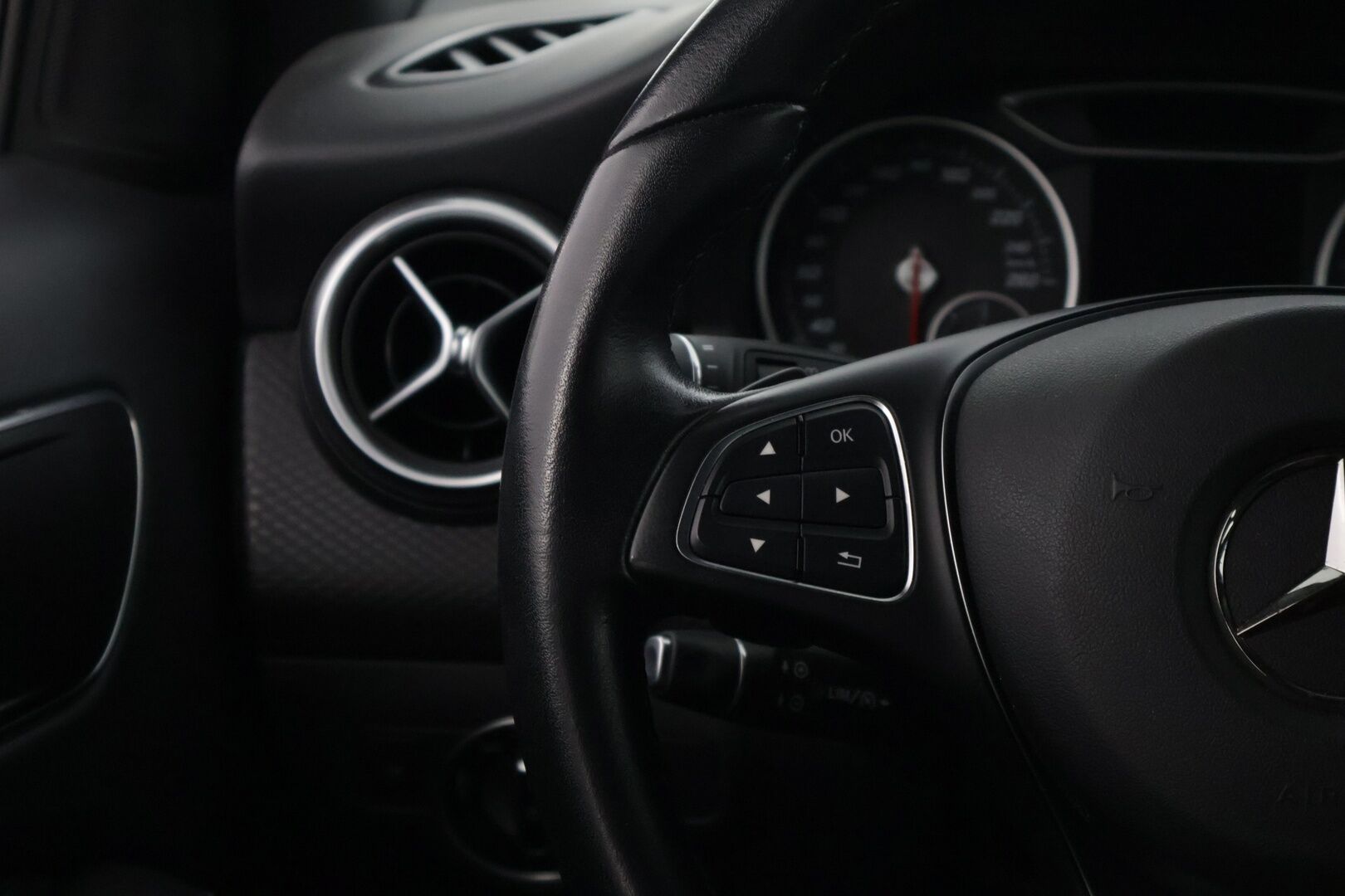Mercedes-Benz A 2016 180 A Premium Business * LED / P-kamera / Vakkari / Lohkolämmitin * - Siistissä kunnossa oleva Mersu maltillisilla kilometreillä!