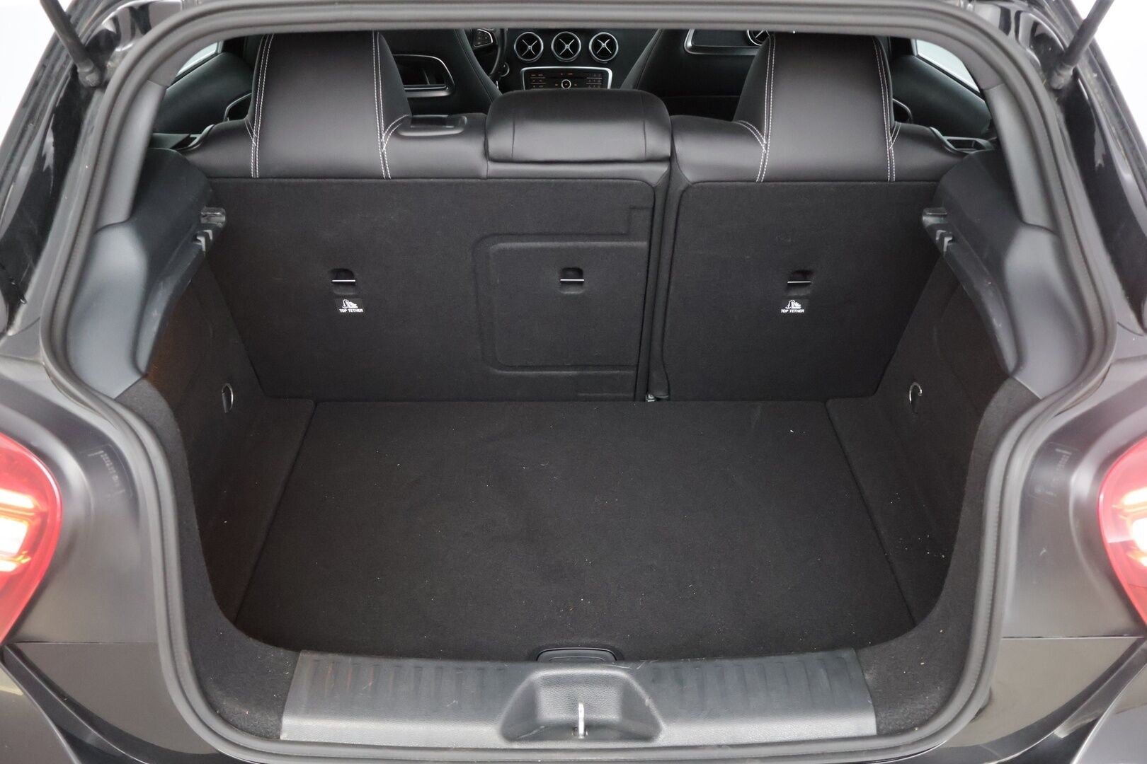 Mercedes-Benz A 2016 180 A Premium Business * LED / P-kamera / Vakkari / Lohkolämmitin * - Siistissä kunnossa oleva Mersu maltillisilla kilometreillä!