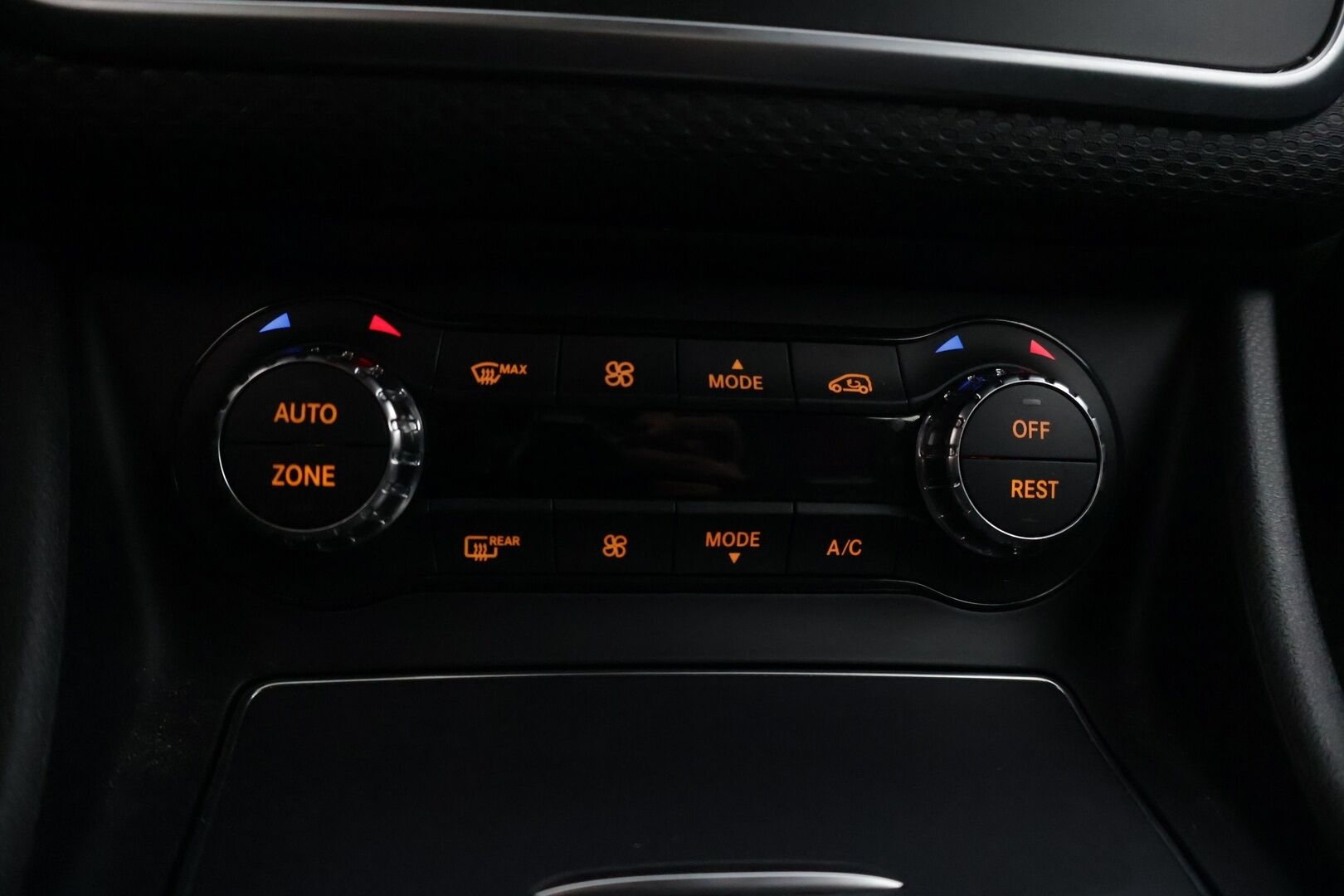 Mercedes-Benz A 2016 180 A Premium Business * LED / P-kamera / Vakkari / Lohkolämmitin * - Siistissä kunnossa oleva Mersu maltillisilla kilometreillä!