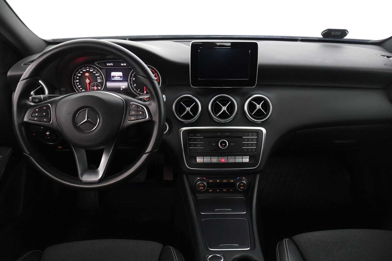 Mercedes-Benz A 2016 180 A Premium Business * LED / P-kamera / Vakkari / Lohkolämmitin * - Siistissä kunnossa oleva Mersu maltillisilla kilometreillä!